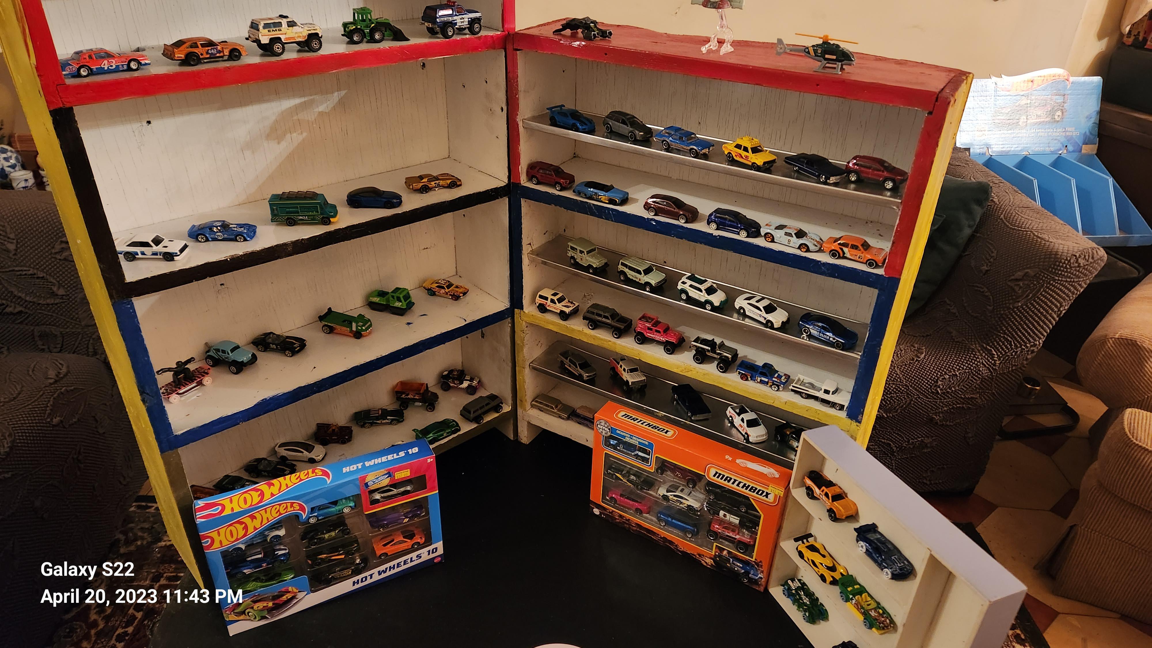 Shelves r/HotWheels