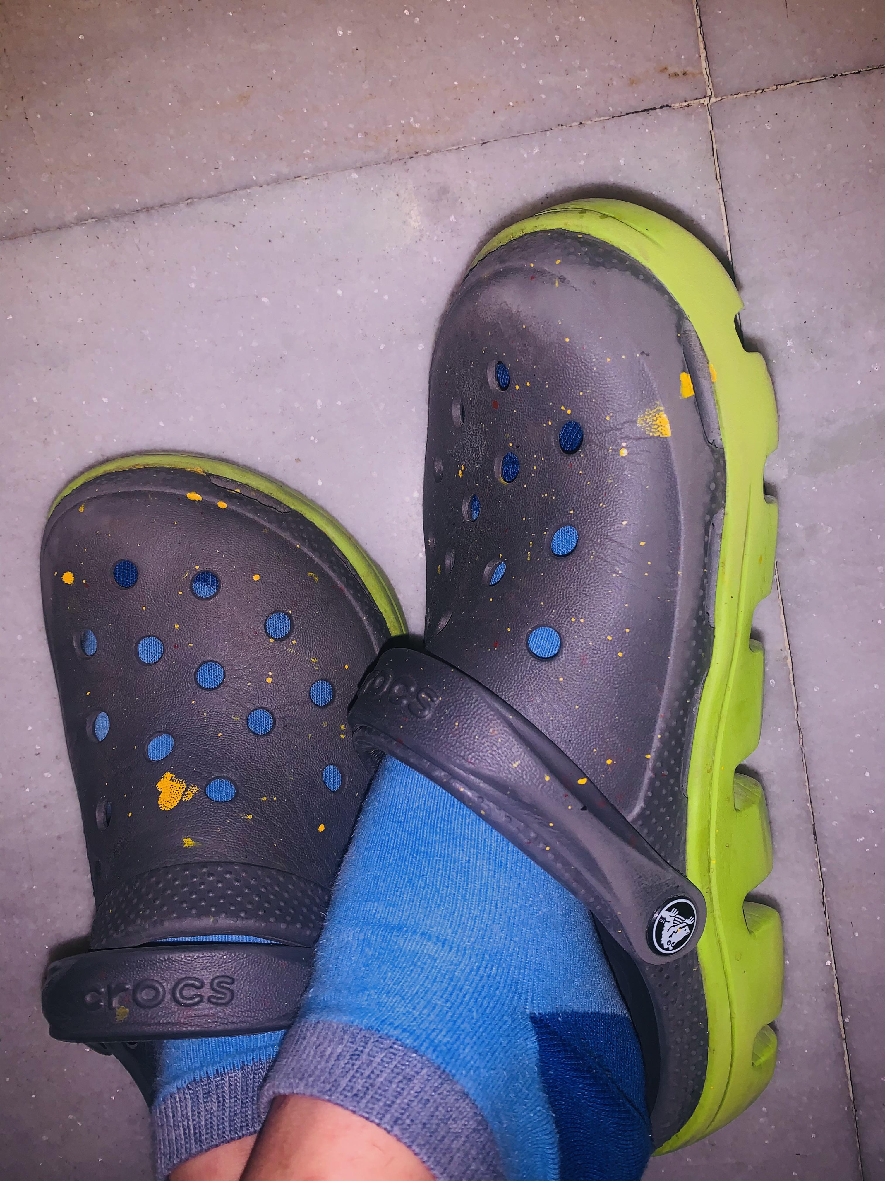 Can anyone help me get this enamel paint off my pretty crocs? r/crocs