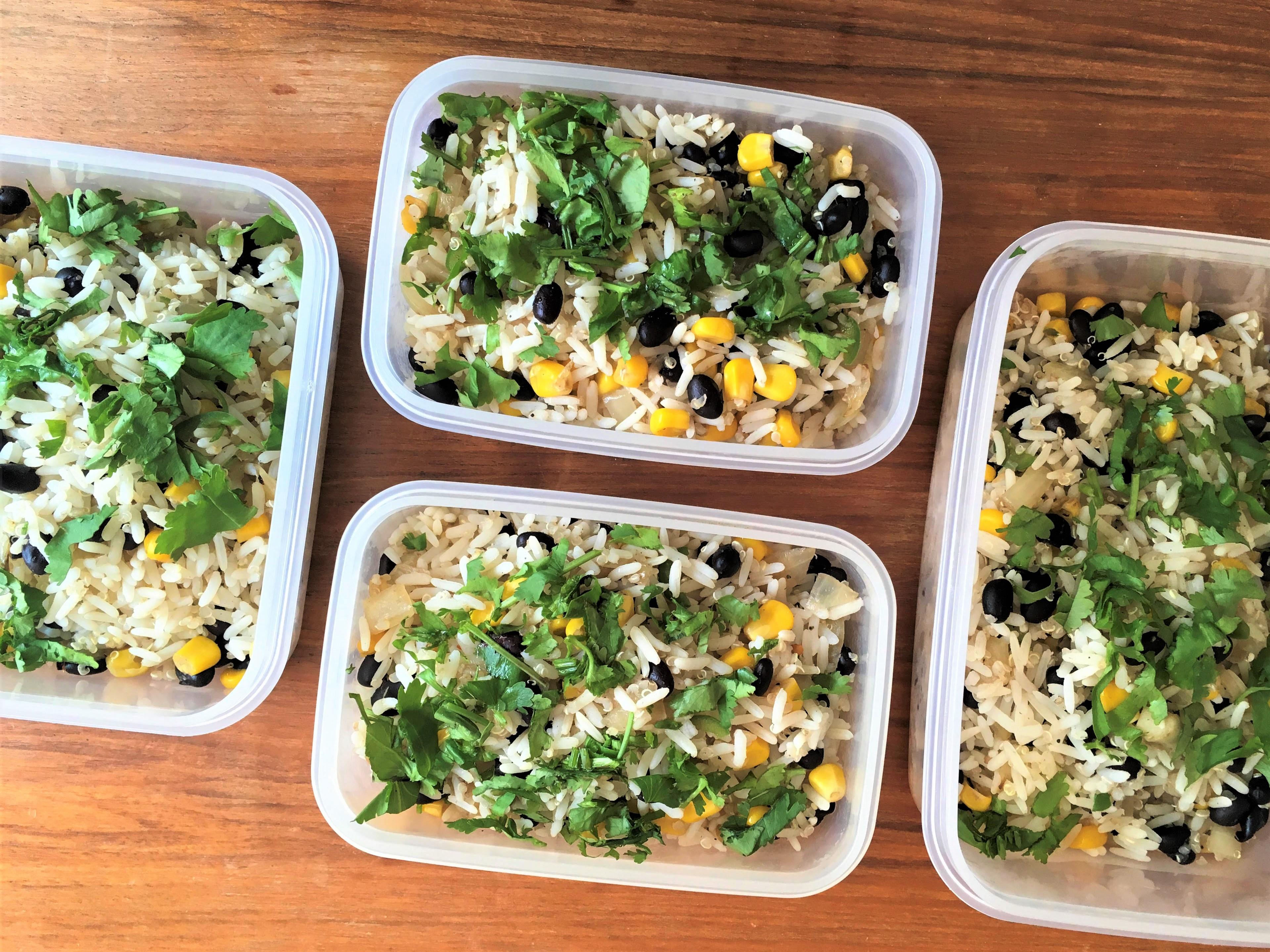 Easy and tasty rice with quinoa, black beans and sweetcorn (308 cals
