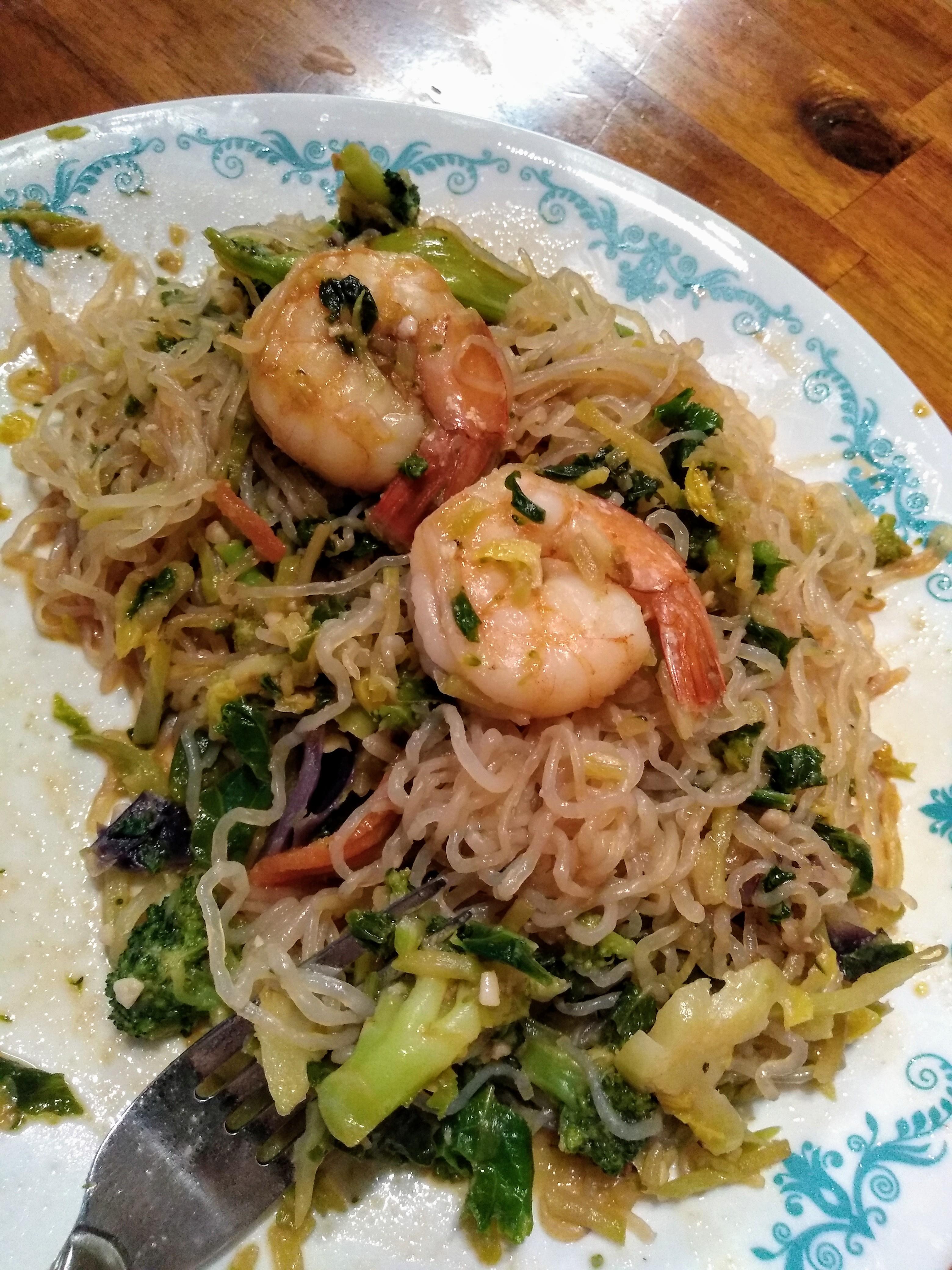 Shirataki noodles, stir fry kit, shrimp. About 200 calories! r