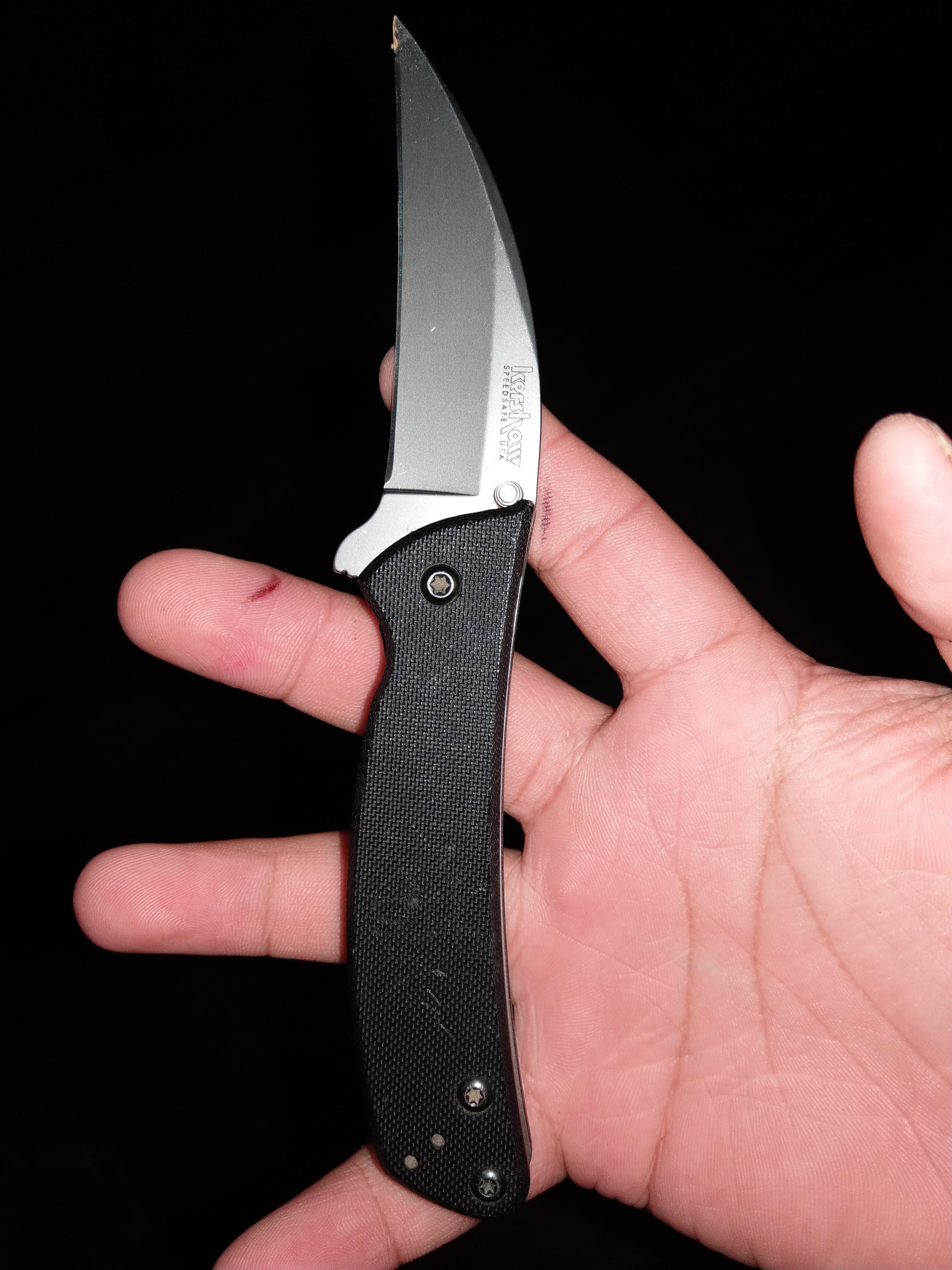 Can some one tell me what knife this is? All I know is that it's a