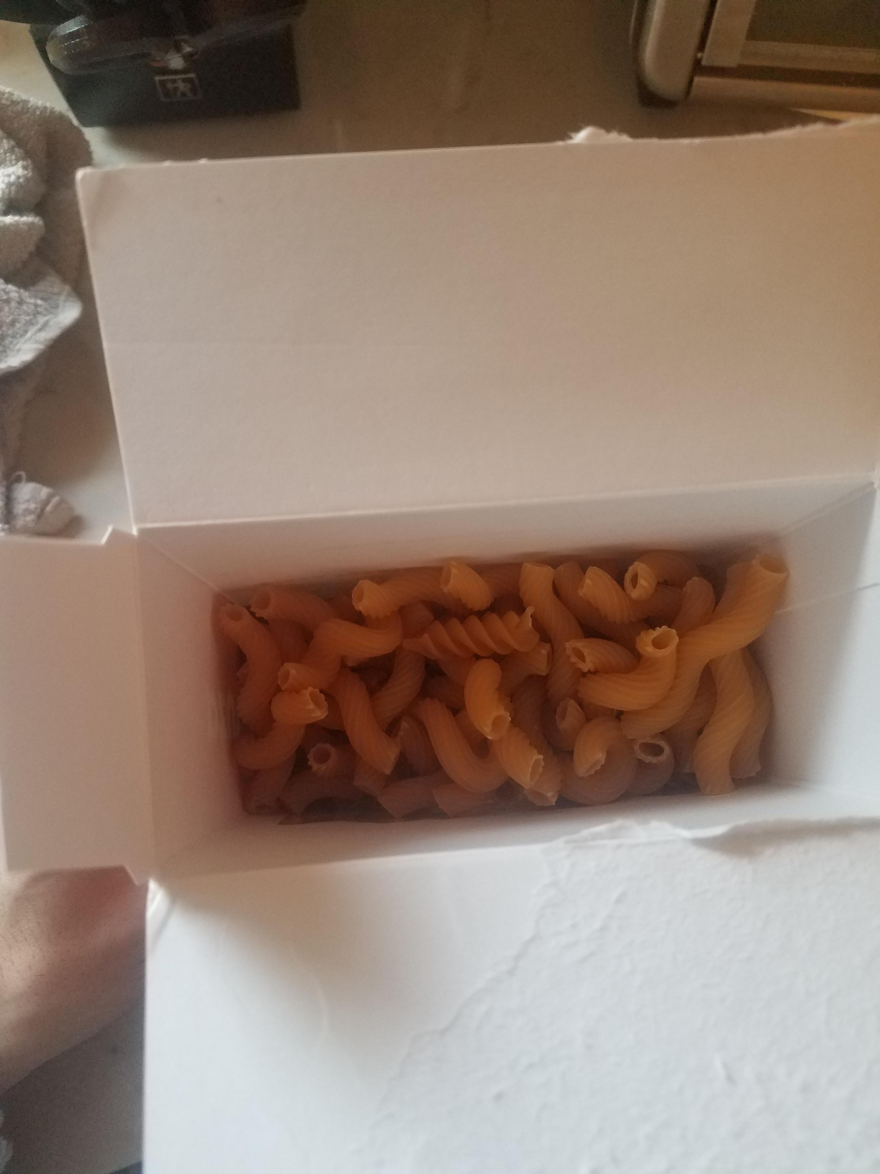 My box of cavatappi came with one rotini noodle r/mildlyinteresting