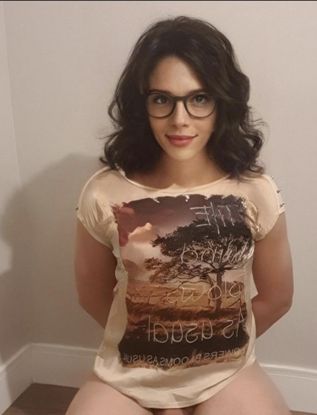 I hope you like obedient nerdy girls i posted the entire photo on