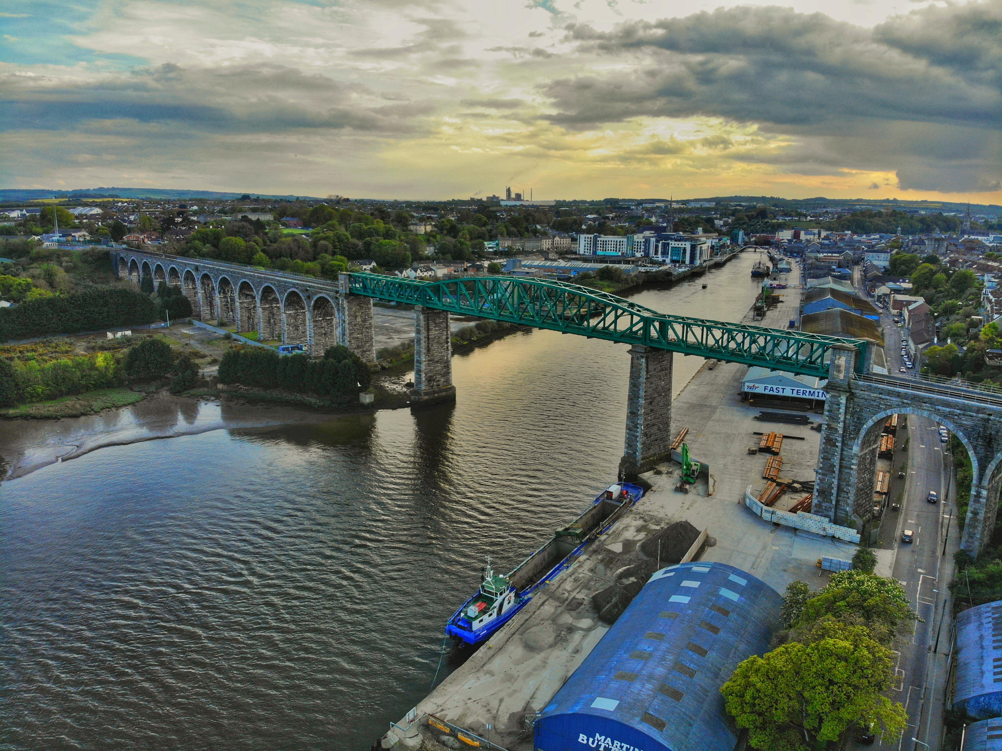 The Boyne Viaduct in Drogheda on a nice summer evening r/ireland