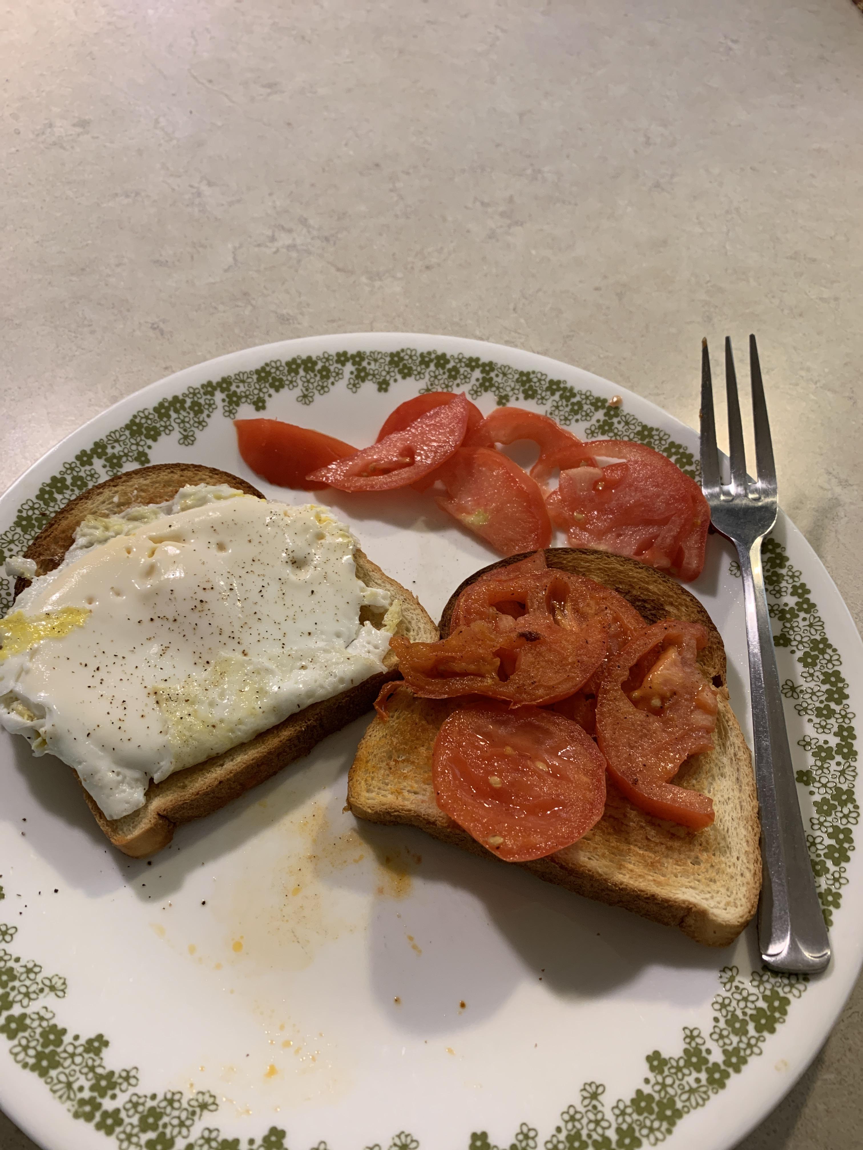 [homemade] tomato egg sandwich w/ botched egg r/food