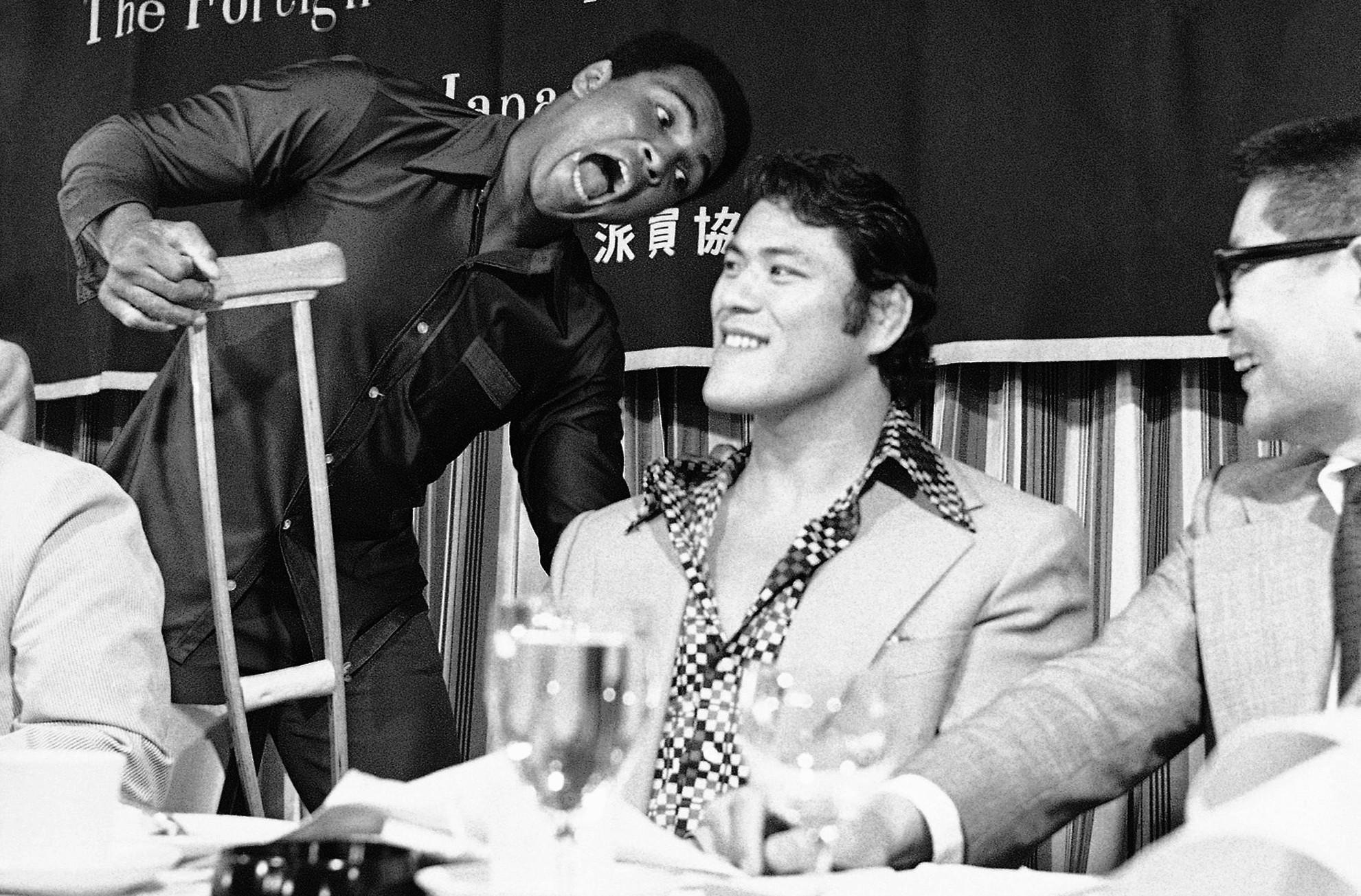 Muhammad Ali taunting Antonio Inoki during the build to their Boxer vs