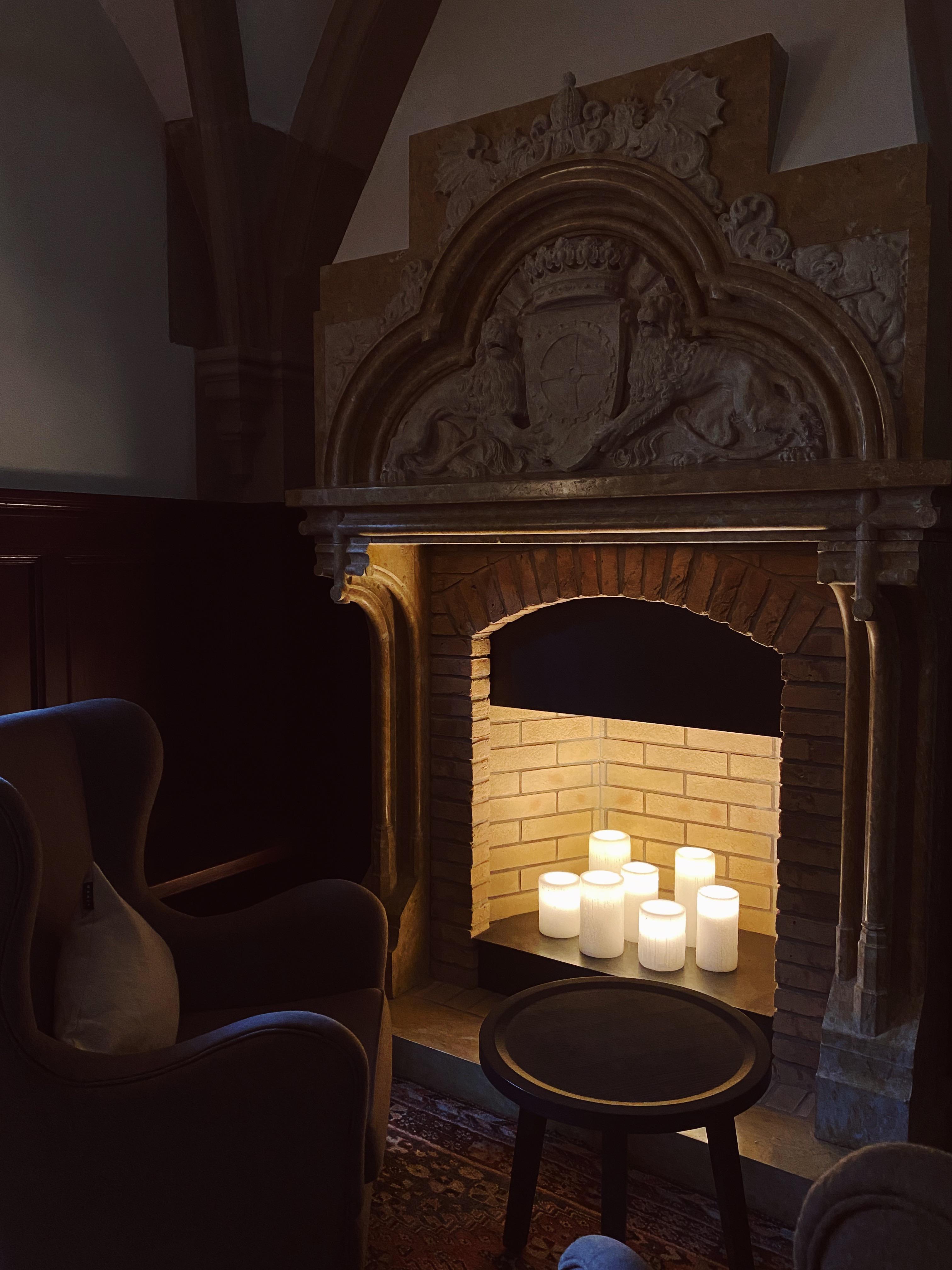 A Coffee shop in Frankfurt, Germany. r/DarkAcademia