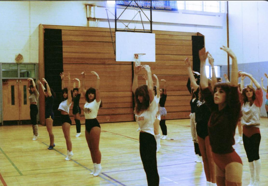 1980s High School Gym Class r/The1980s