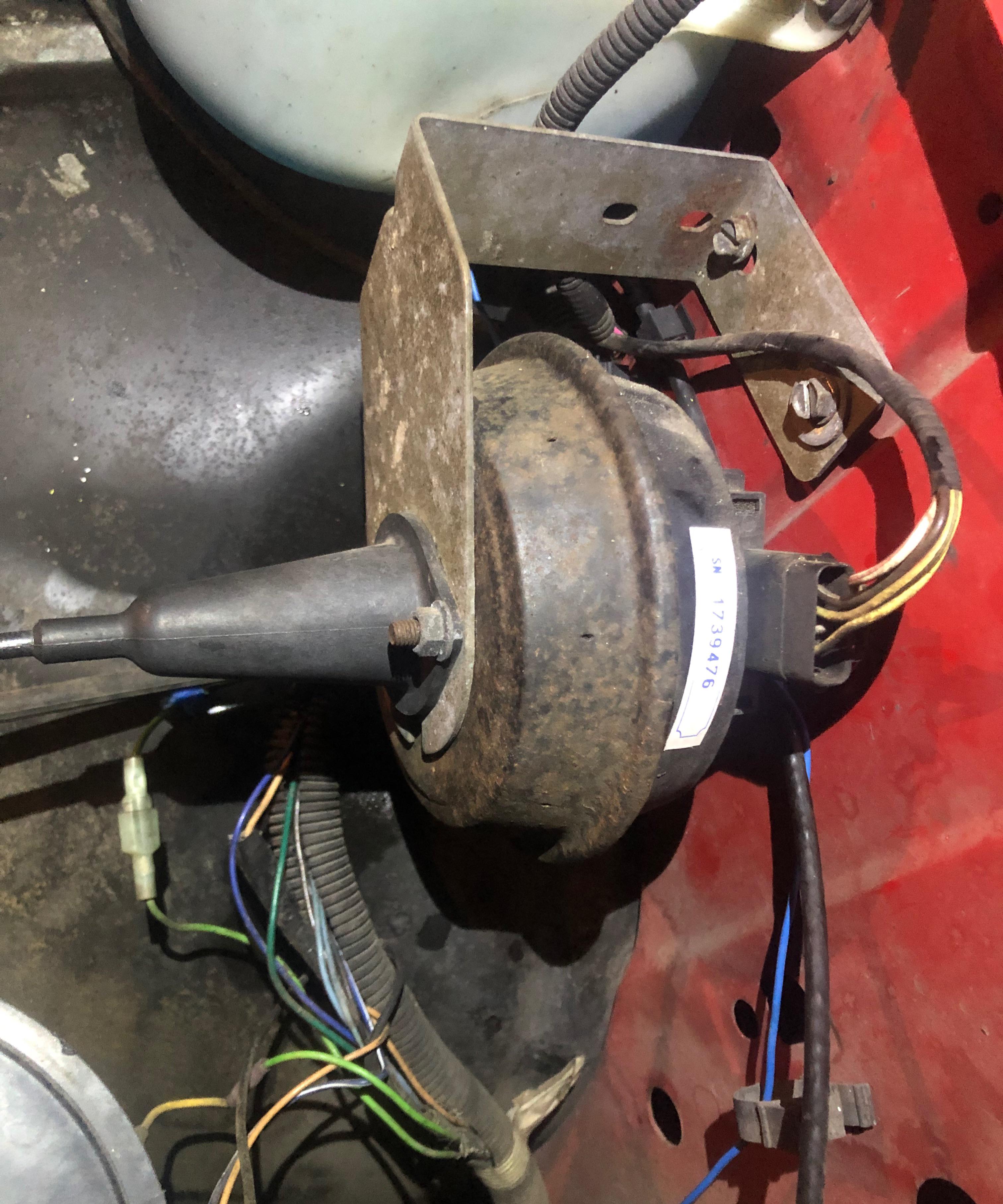 Can anyone help me identify this part? (1993 K2500 5.7) : r/ChevyTrucks