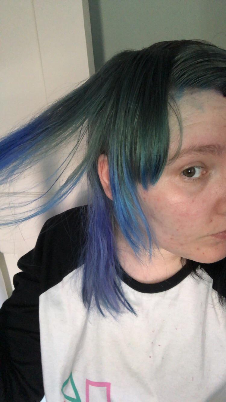 For the life of me blue won’t stick to the top of my hair!! Any ideas