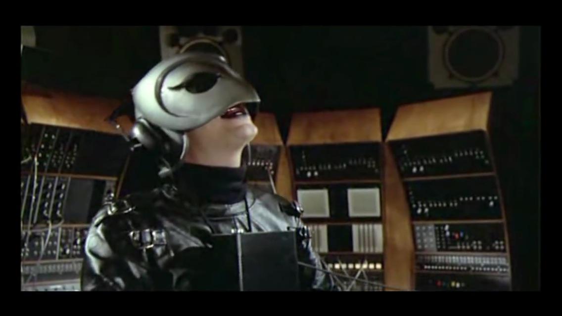 IN PHANTOM OF THE PARADISE (1974), SWAN KNOWS HOW TO FIX WINSLOW'S