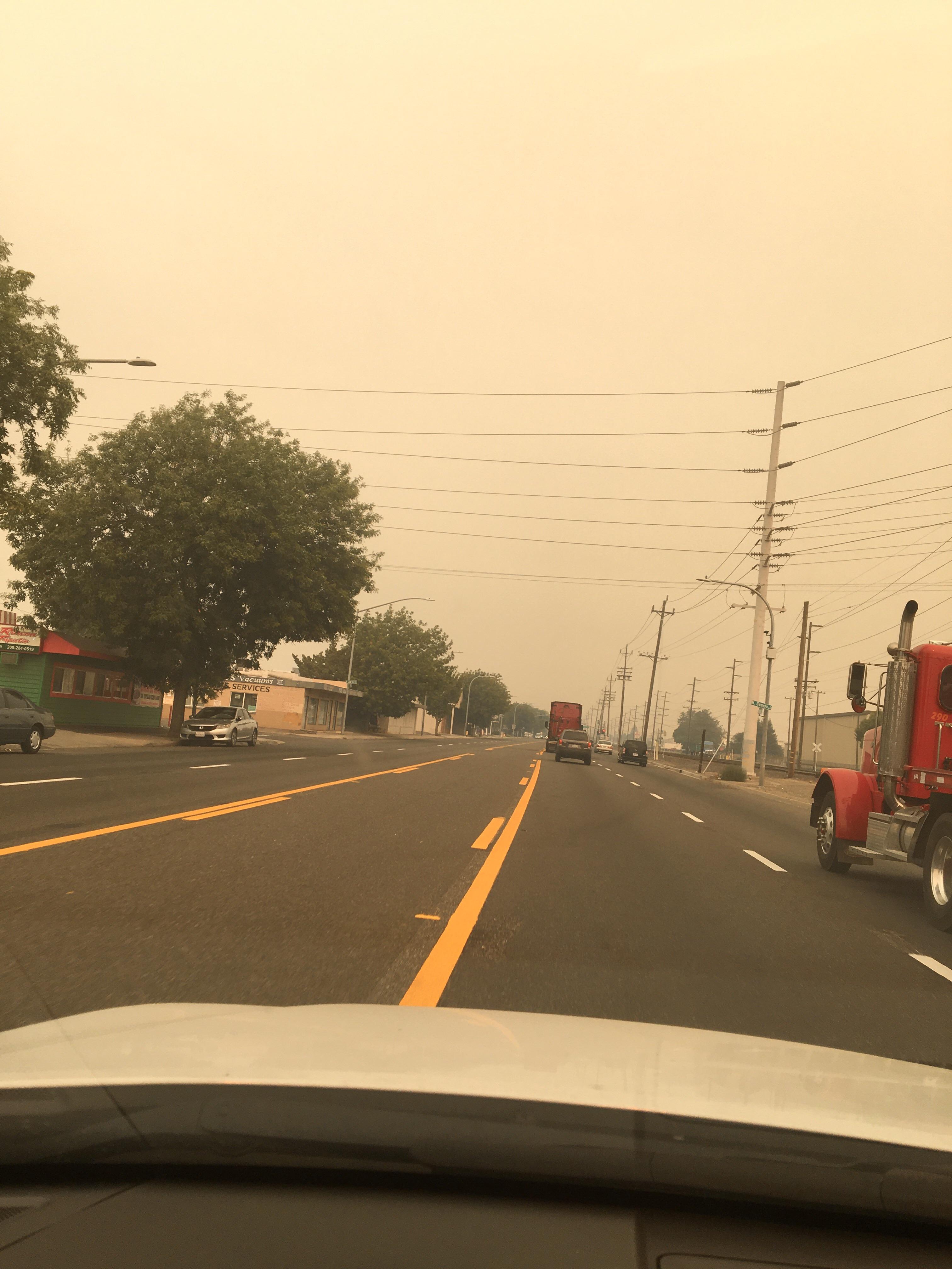 Air quality in the Central Valley, CA today. r/pics