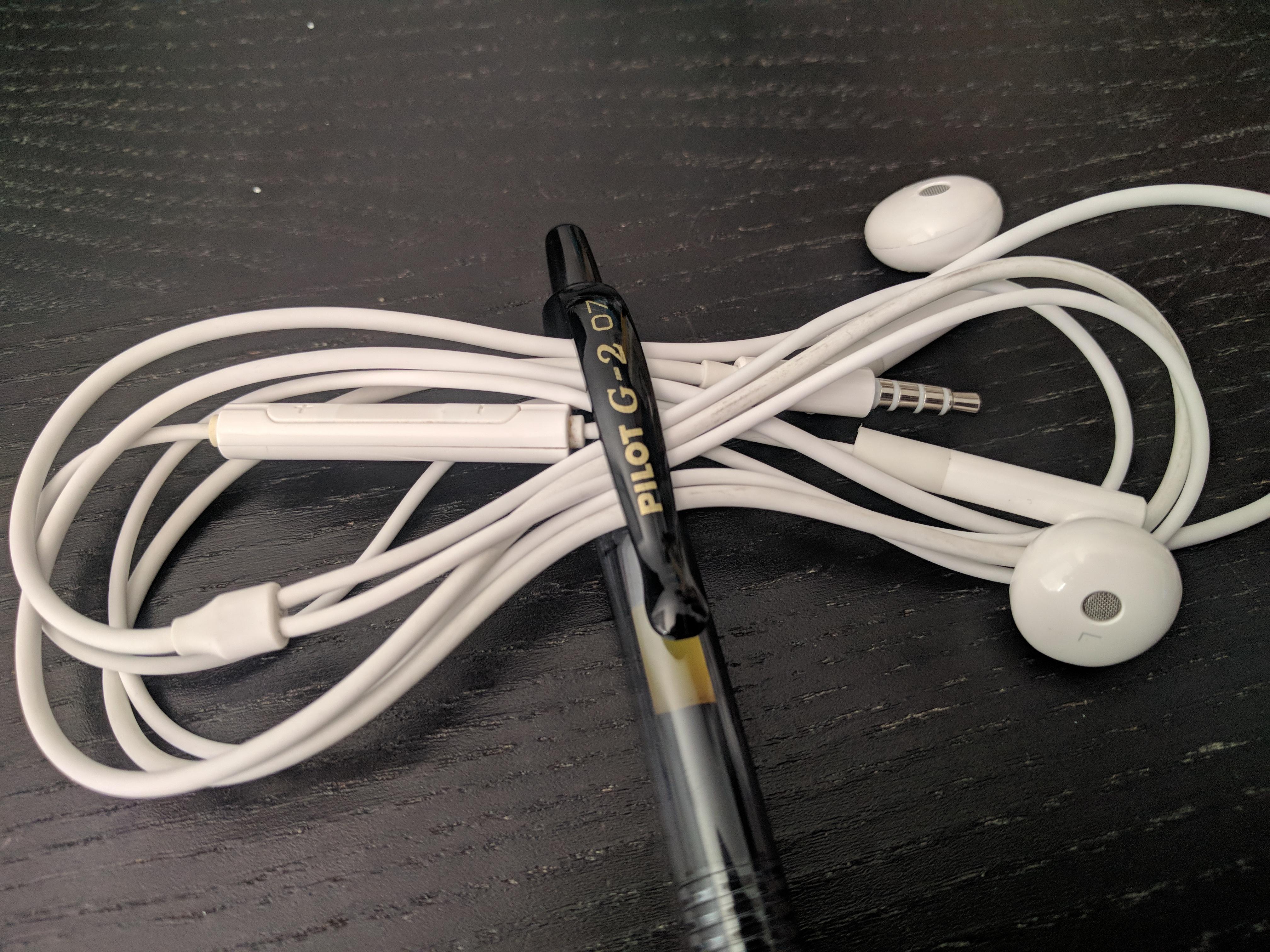 Keep your headphones organized in a pinch a pen clip! r/lifehacks