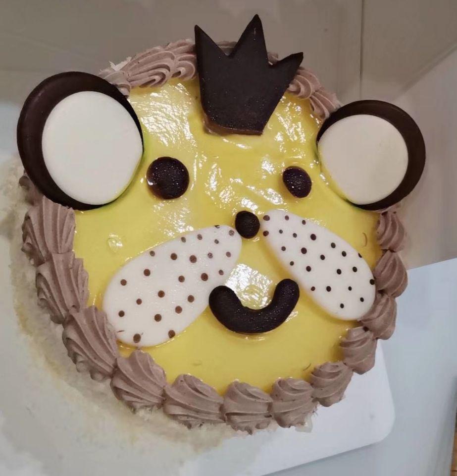 [Homemade] lion cake food