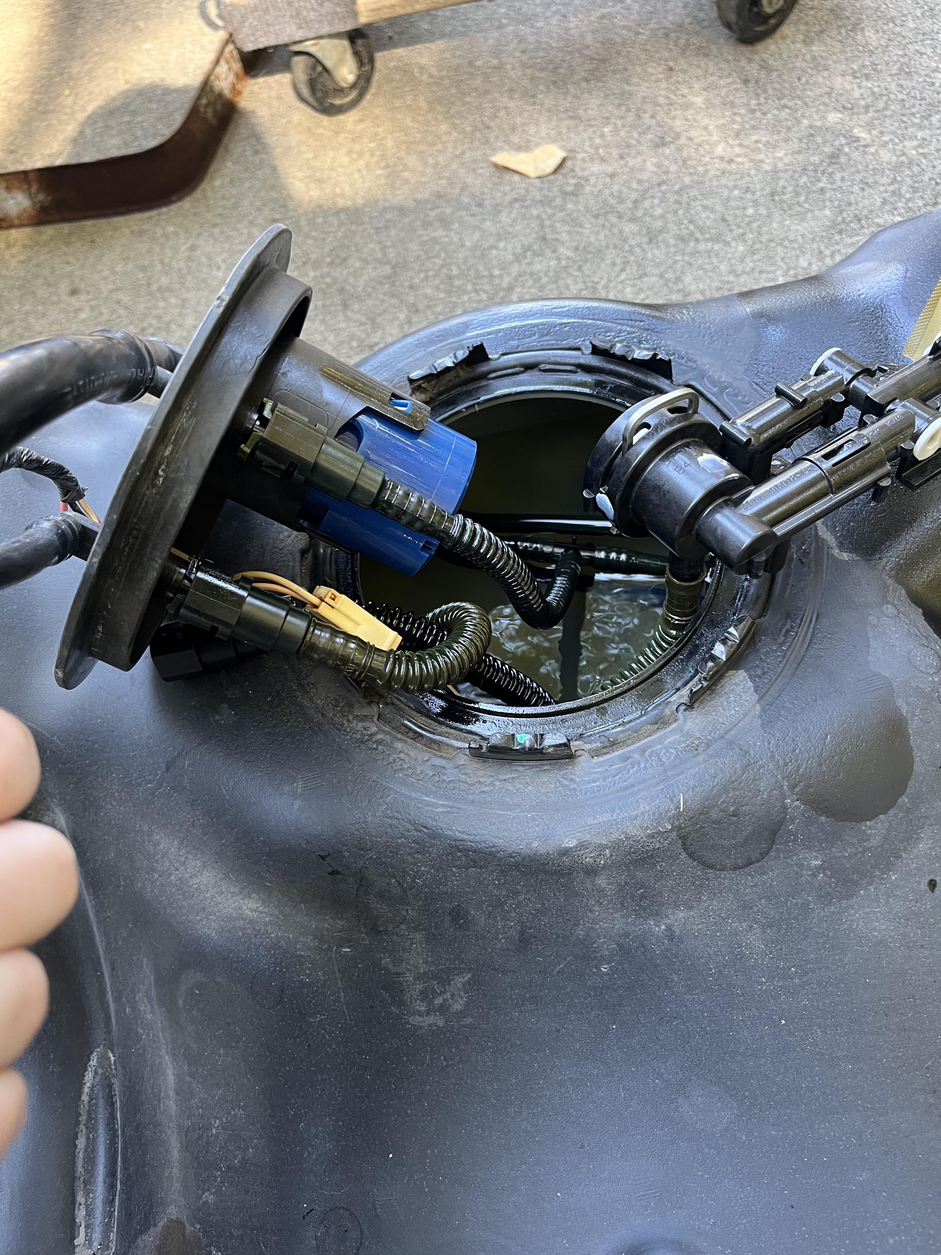 What the heck is this fuel pump? 2009 Chevy Cobalt r/MechanicAdvice