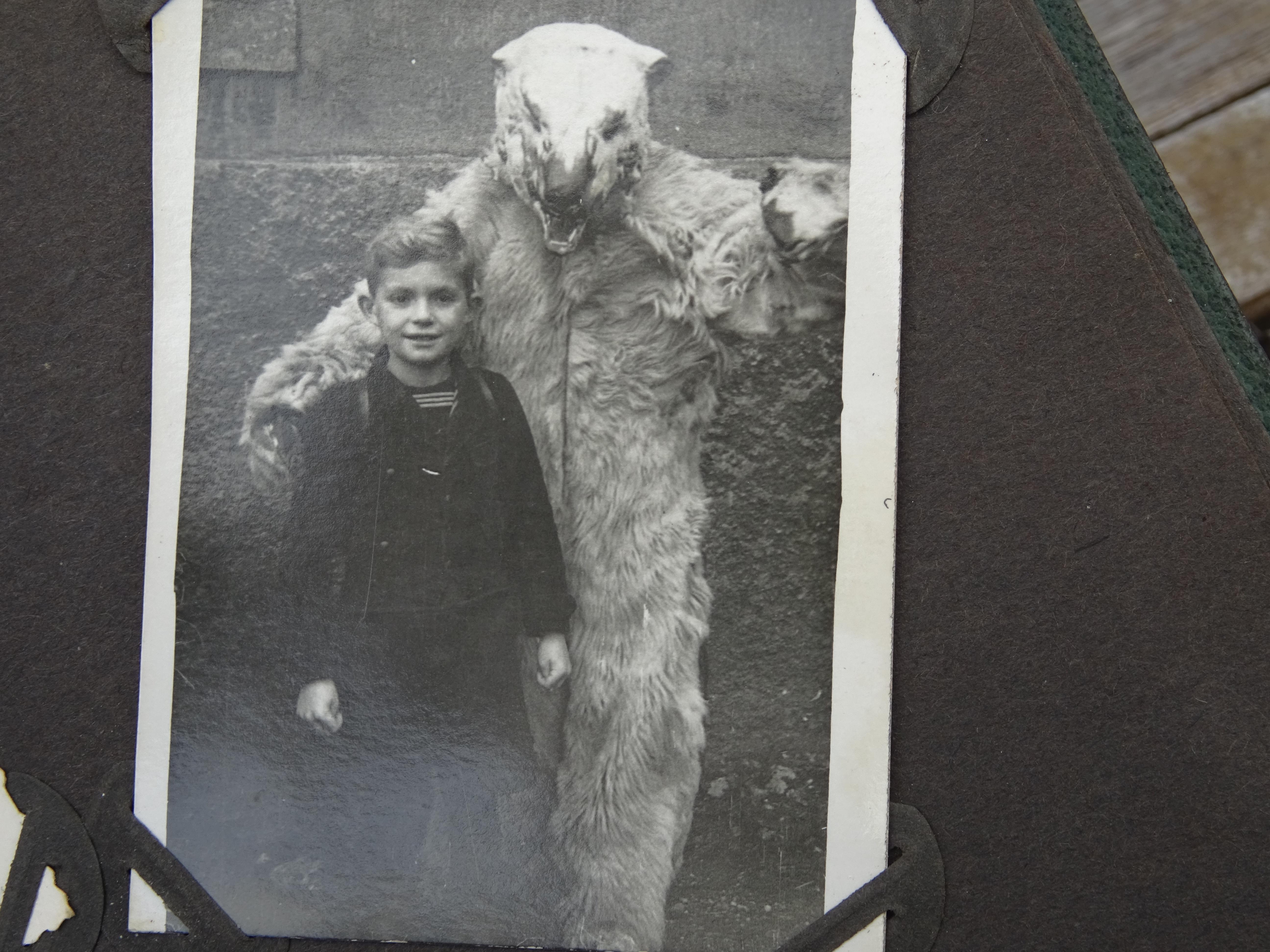 discovery in grandpas old photobook (Germany) r/creepy