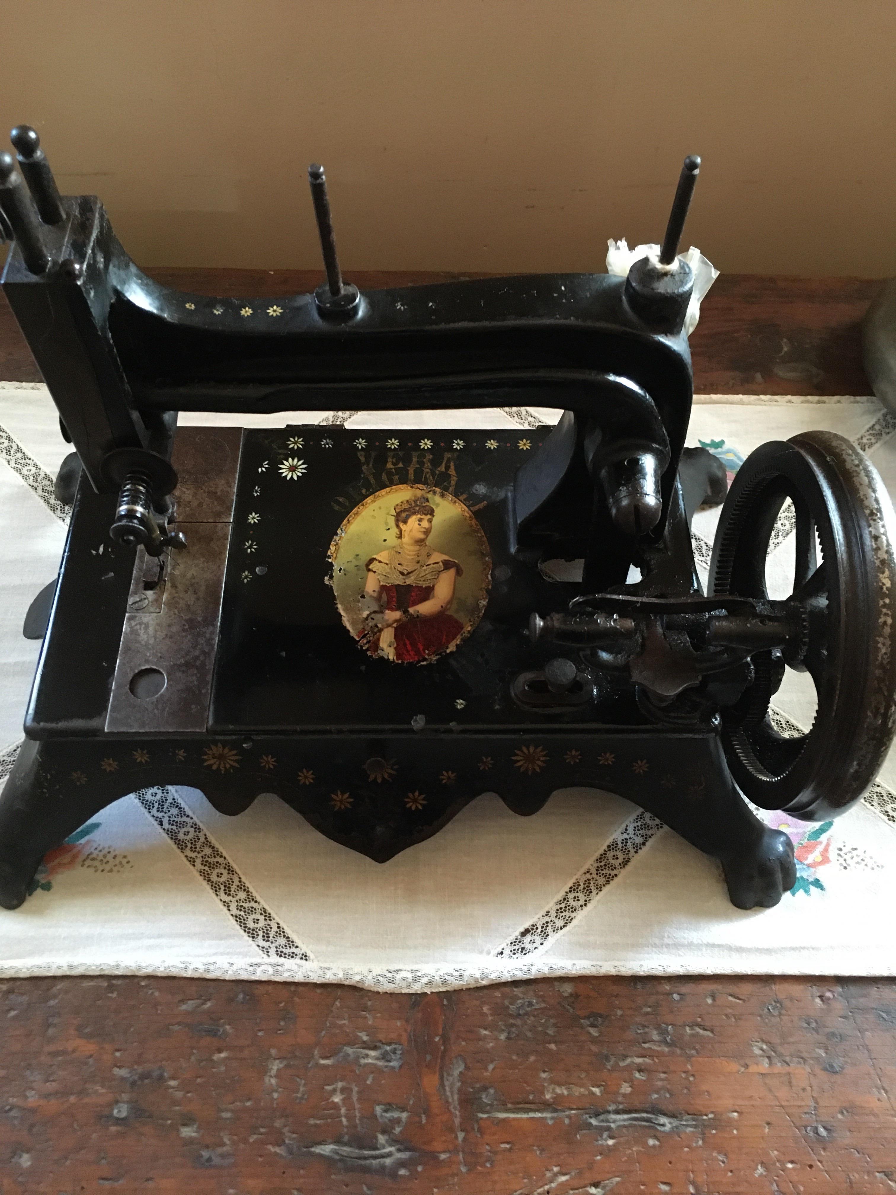 The first sewing machine manufactured in Italy La REGINA MARGHERITA. the first sewing machine
