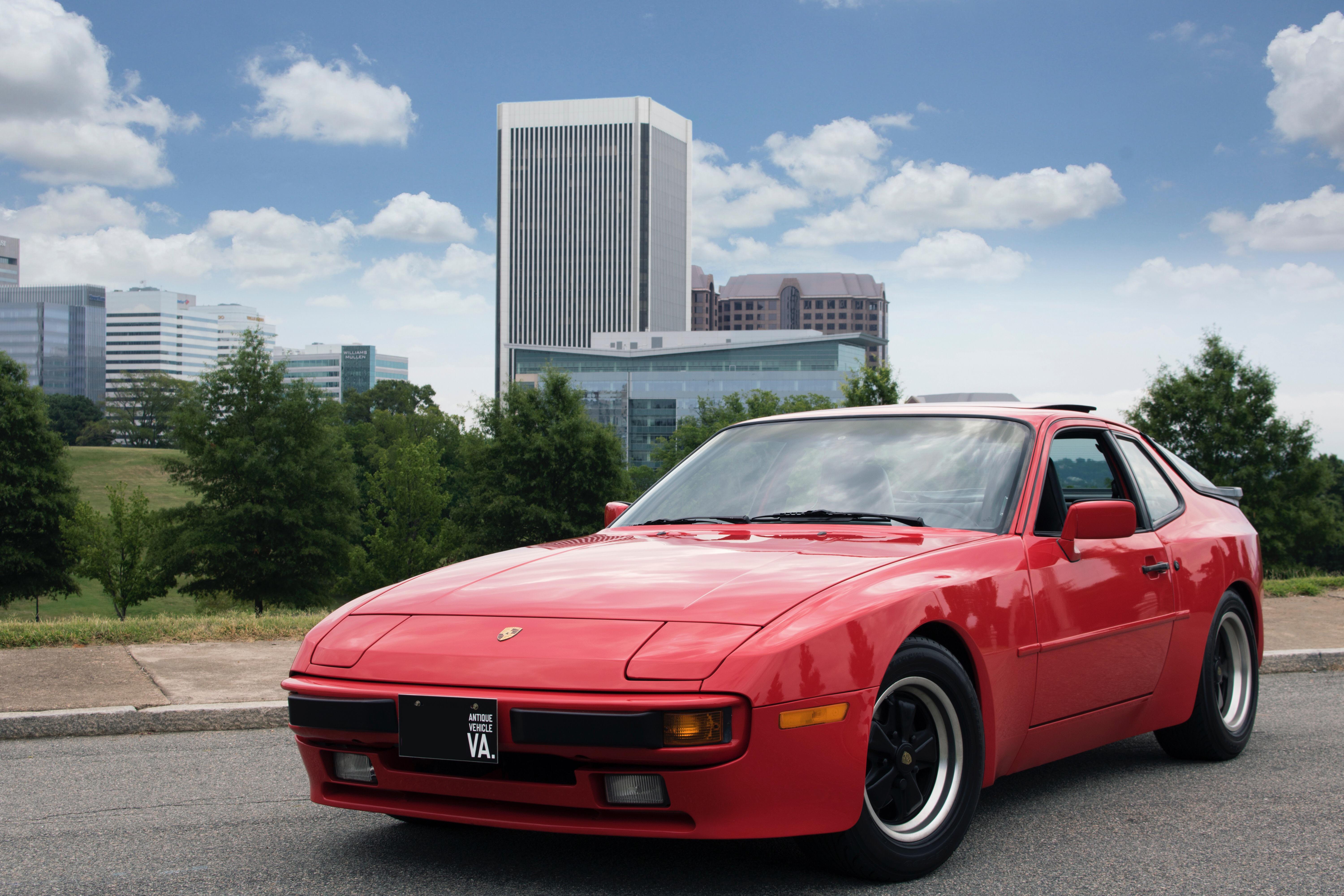86’ 944 with the Richmond, VA skyline r/Porsche