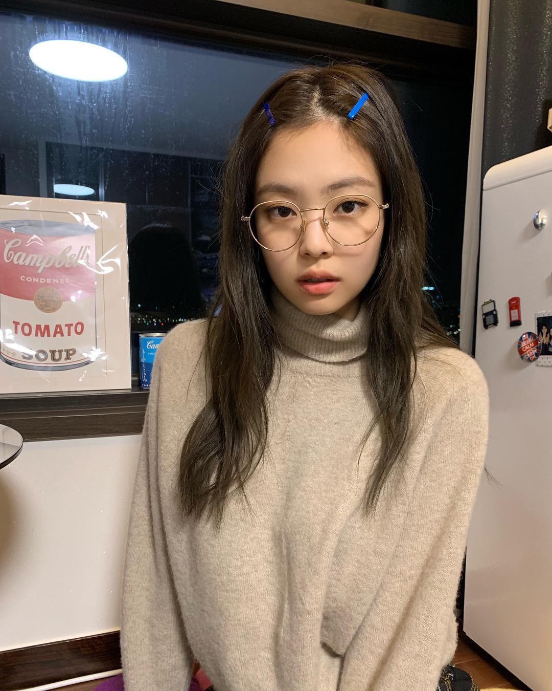 Jennie in glasses is the cutest thing ever r/BeulPing