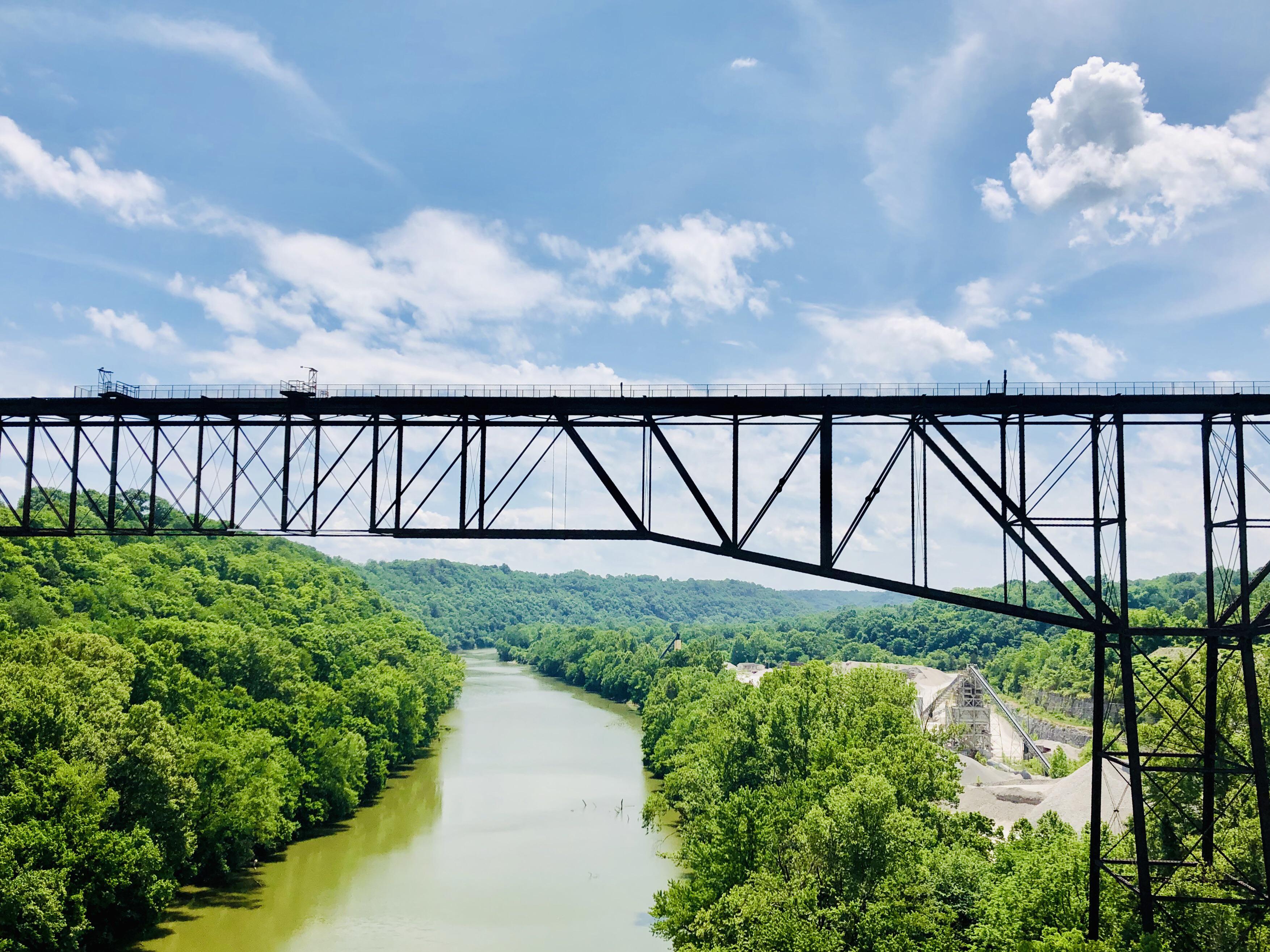 The train bridge in Lawrenceburg, Kentucky. r/pics