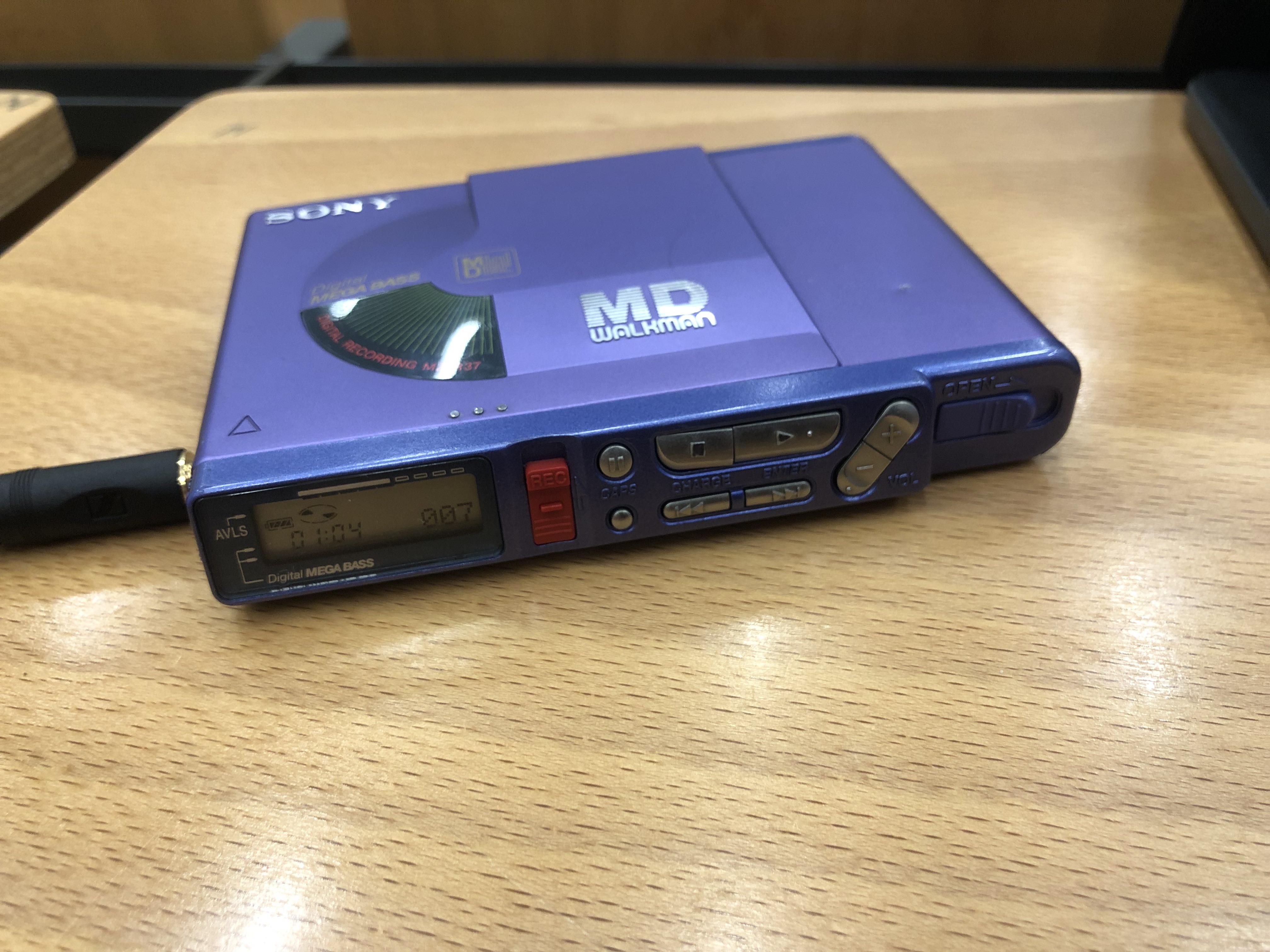 My latest acquisition, the MZR37, found it at our local flea market. r/minidisc