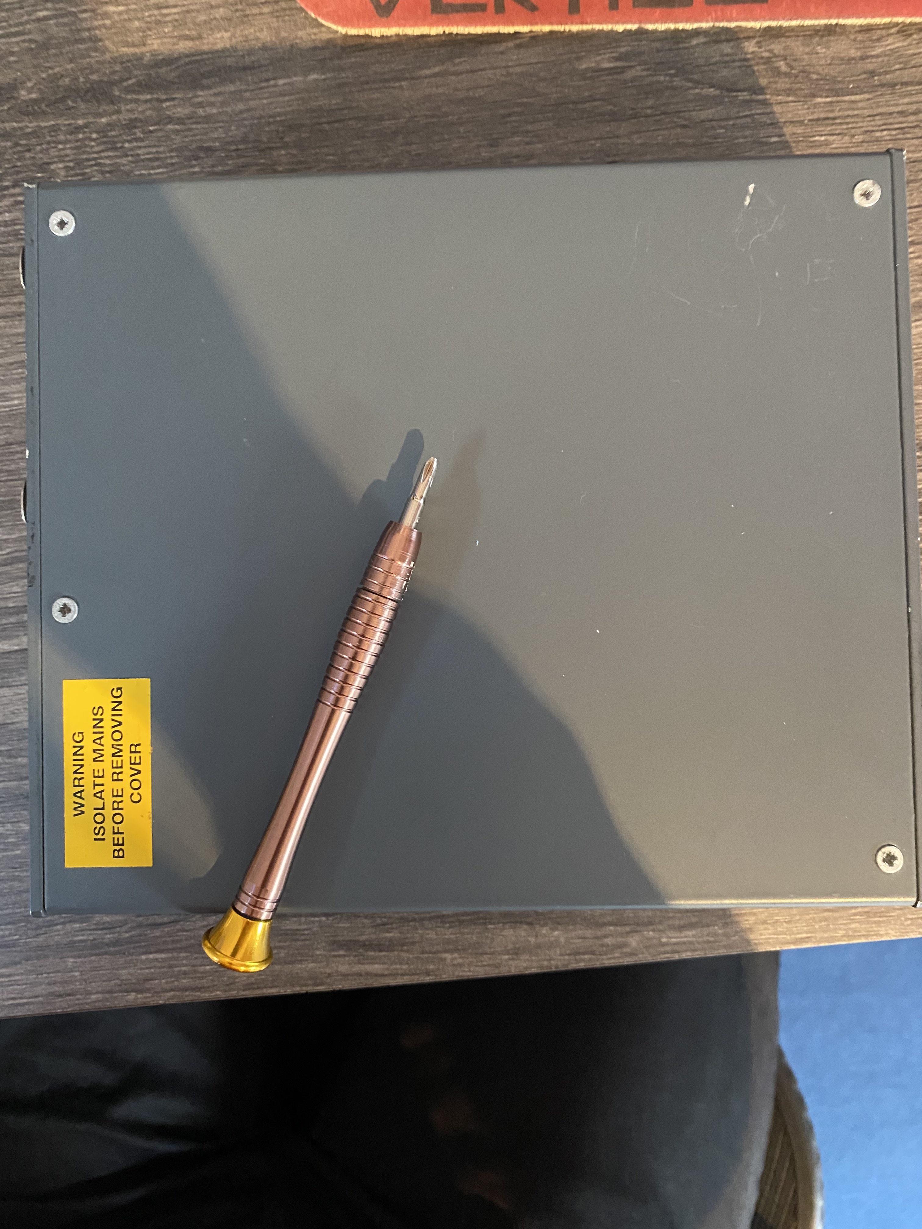 How can I loosen these screws? With all my strength I cannot get any of