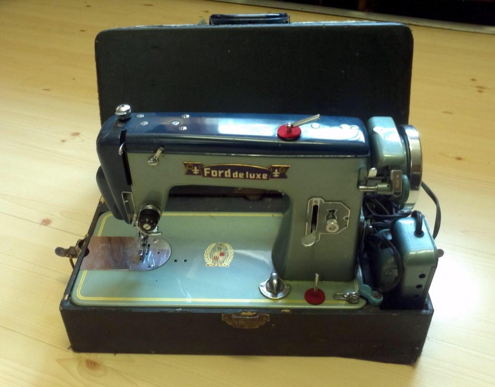 Got this working 1950's Ford Deluxe Sewing Machine with Original