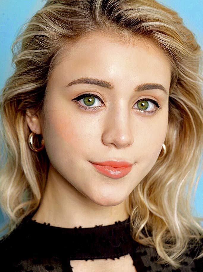Caylee Cowan American Actress 20 years old celeb_blondes