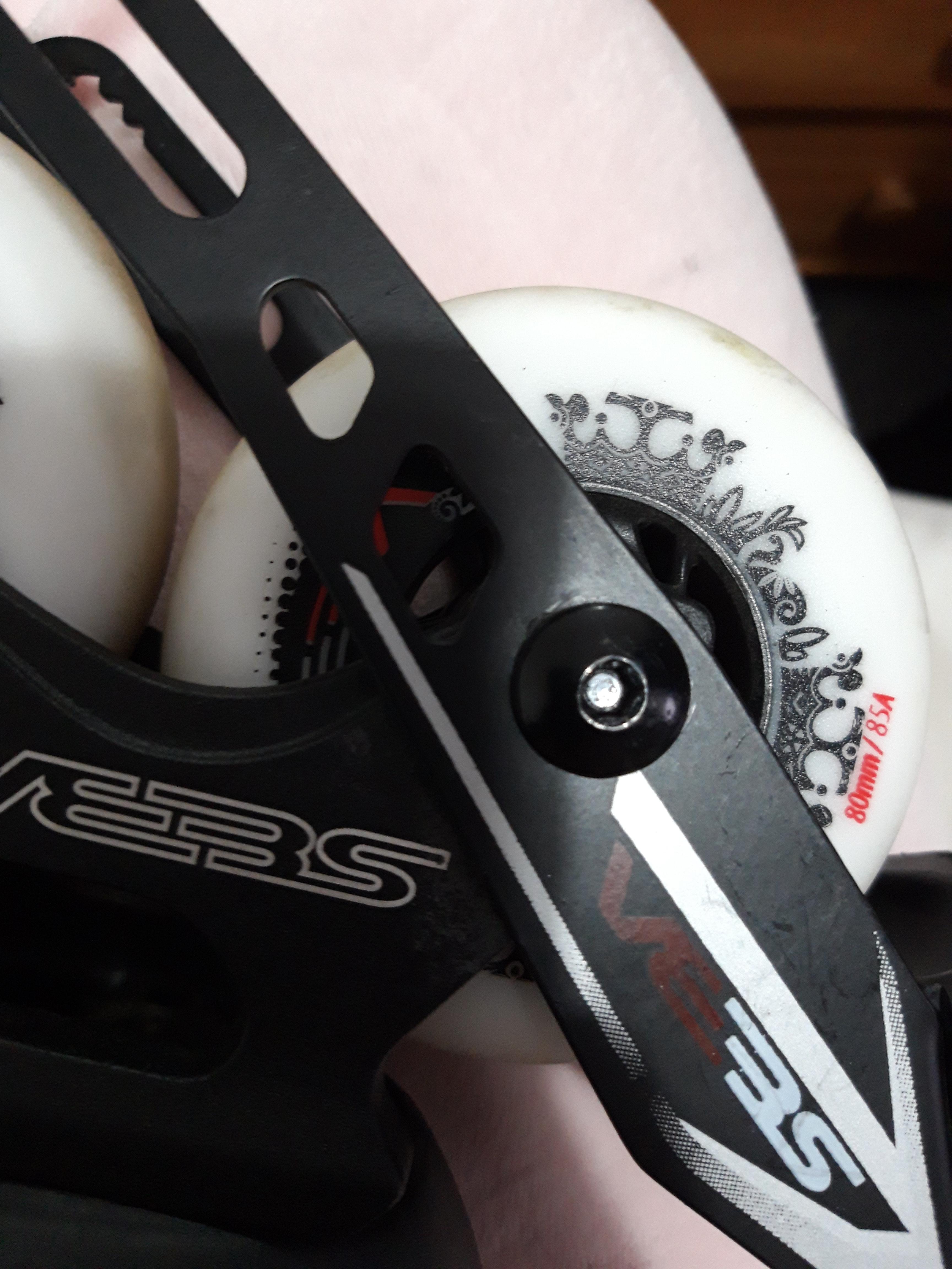 HELP ( Axle won't come out r/rollerblading