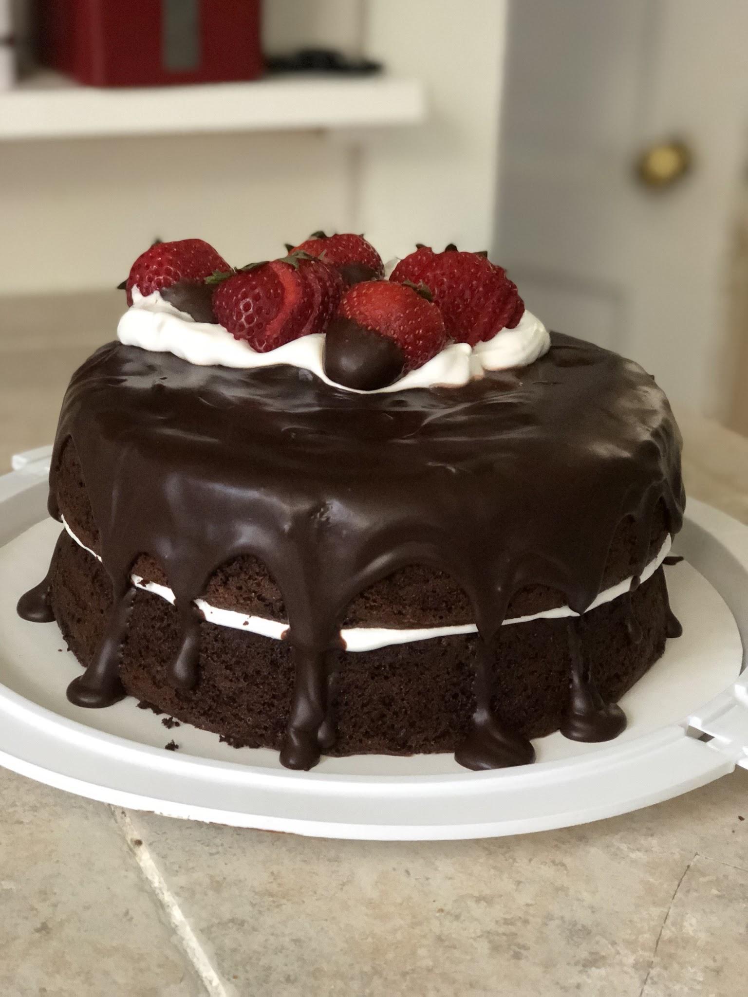 [Homemade] Black and White Cake with Fresh Strawberries and real