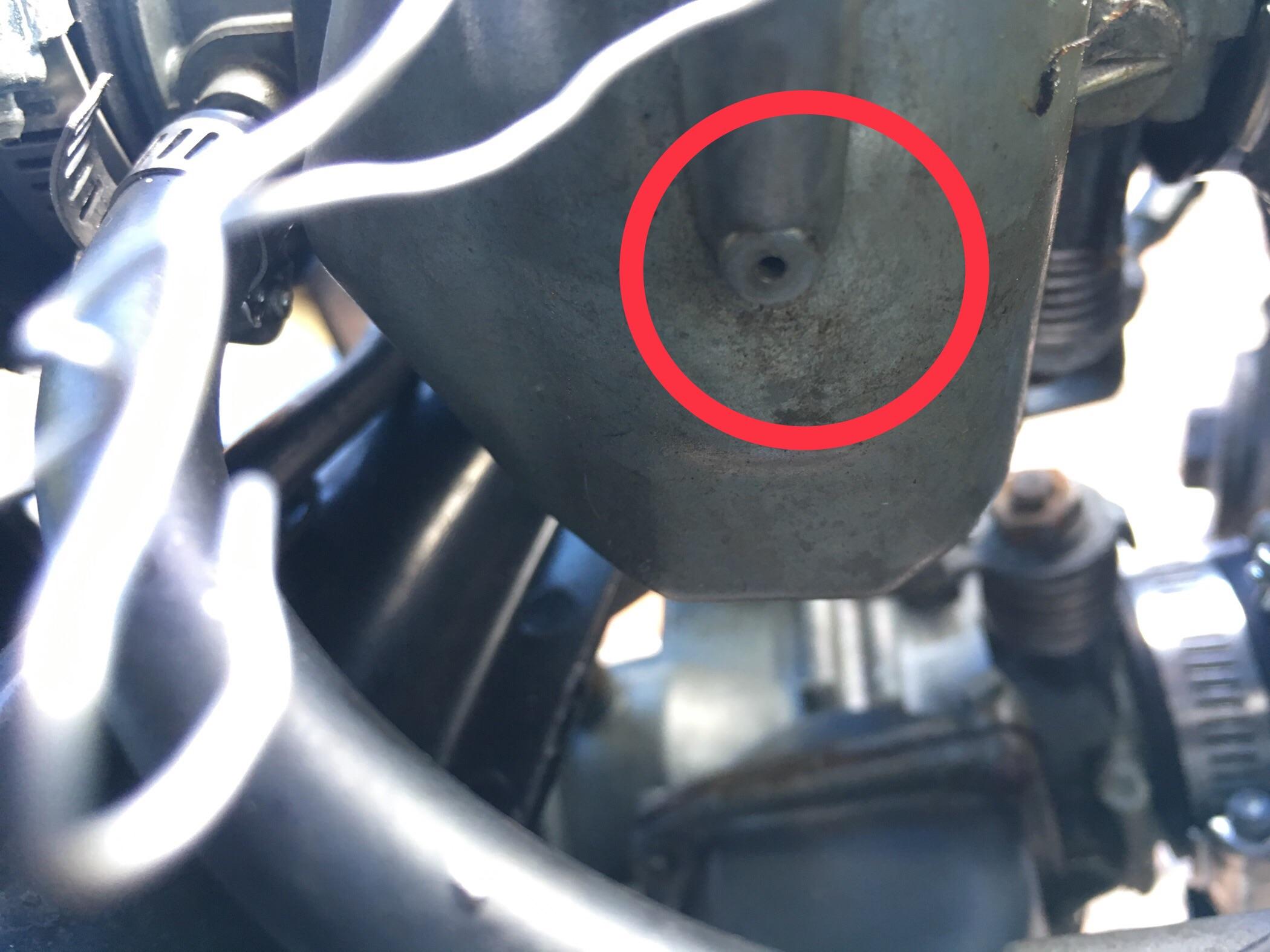 Fuel leaking from the hole here? Float stuck? r/HondaCB
