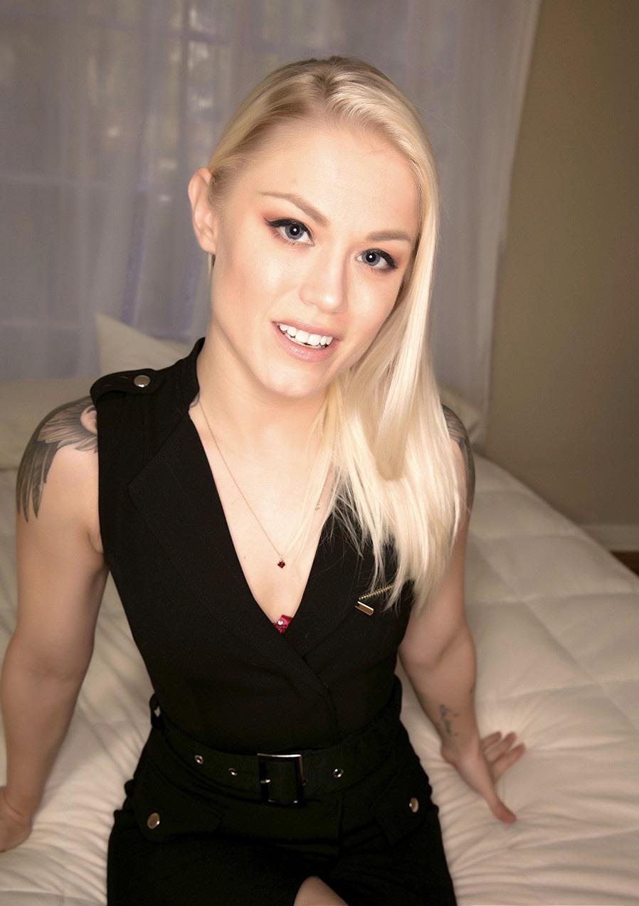 Ash Hollywood : ClassyPornstars