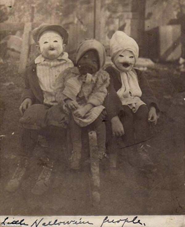 Halloween in the 1900’s r/Damnthatsinteresting