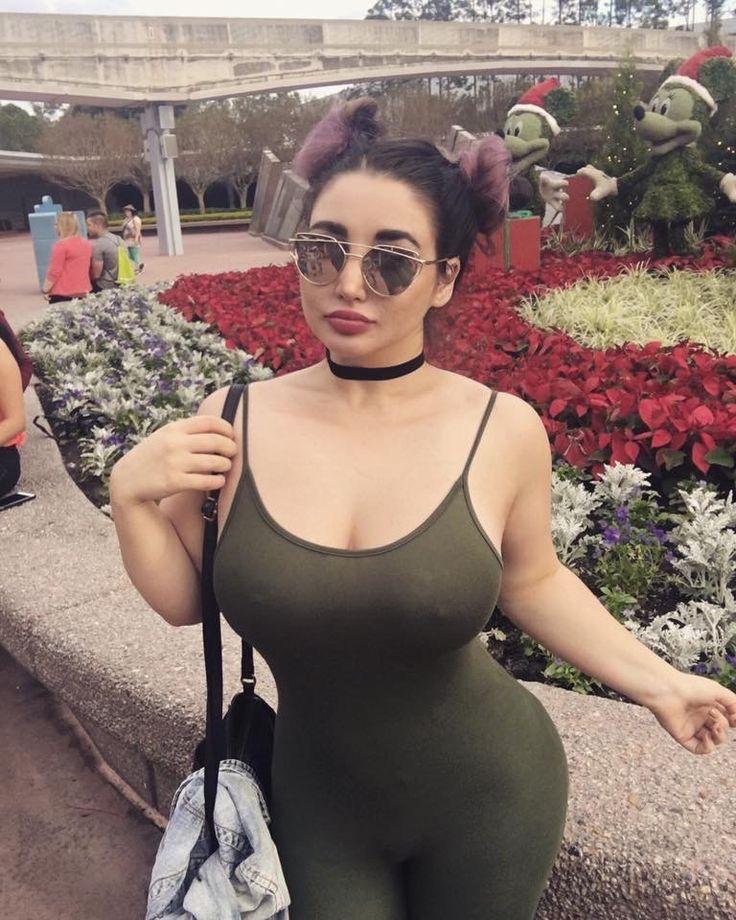 Sofia Sivan : 2busty2hide