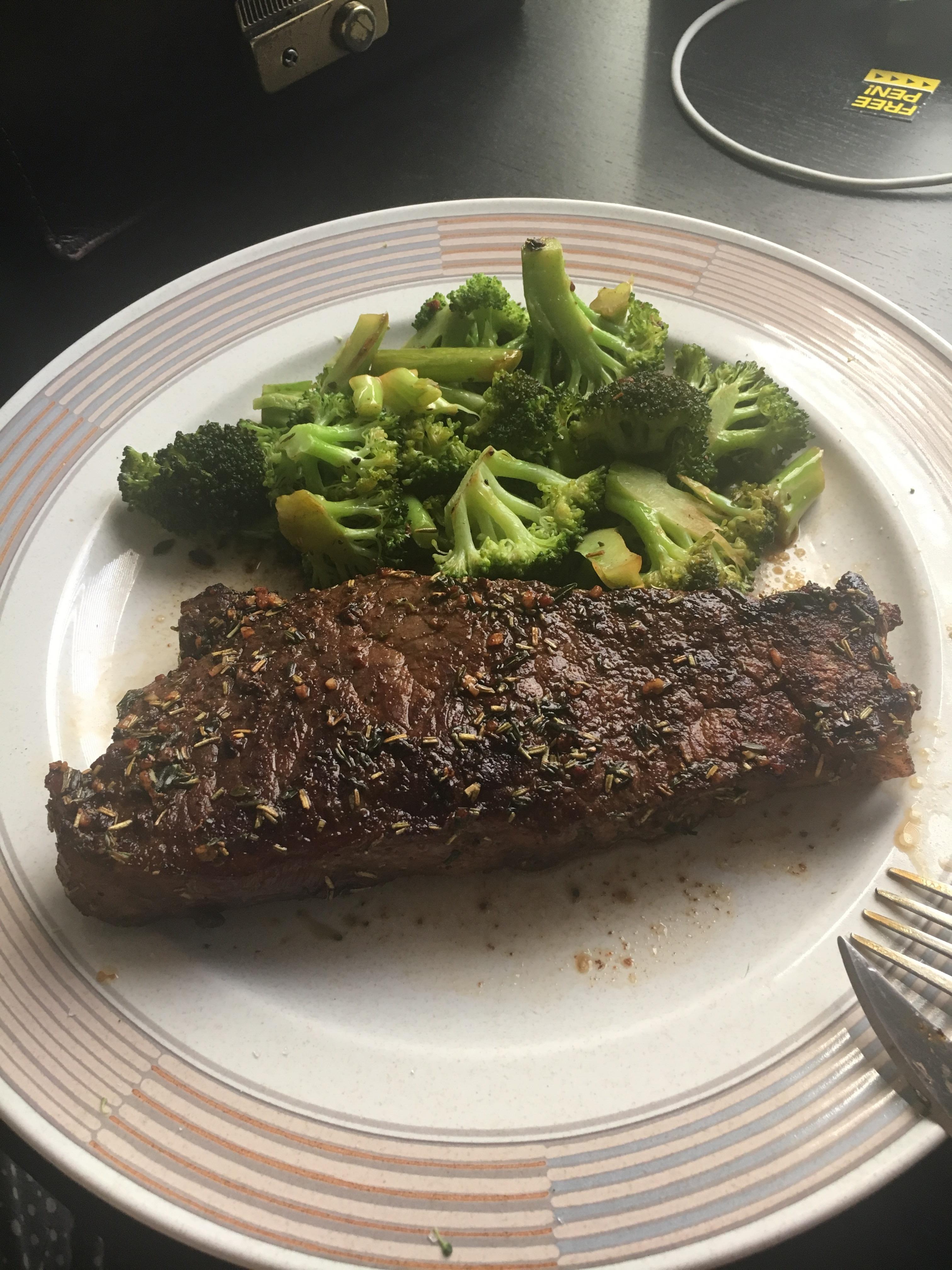New York Strip Steak with Broccoli [Food Pic] r/Paleo