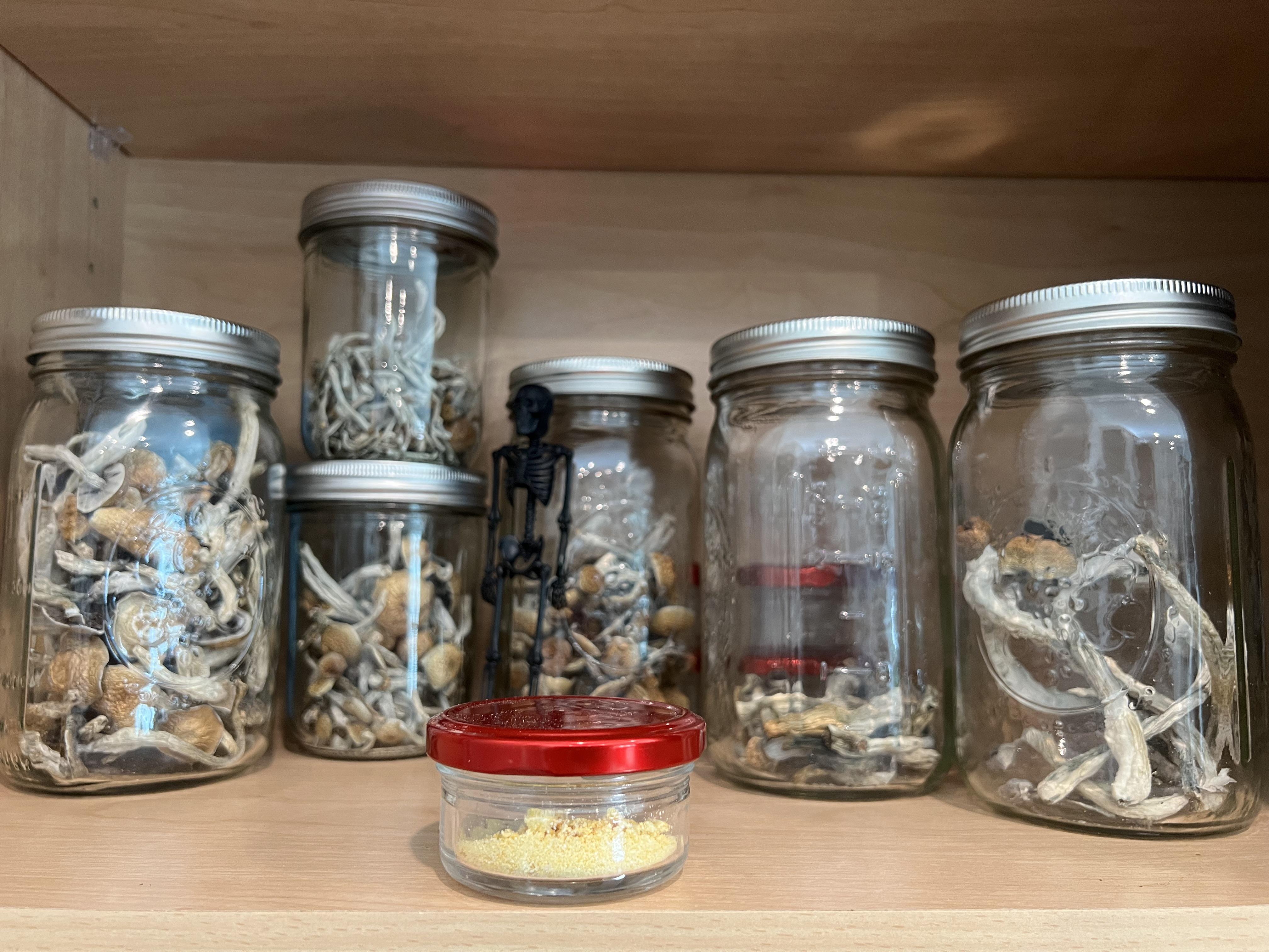 12 best r/eyeballmydrugs images on Pholder Help! Which Strain is more