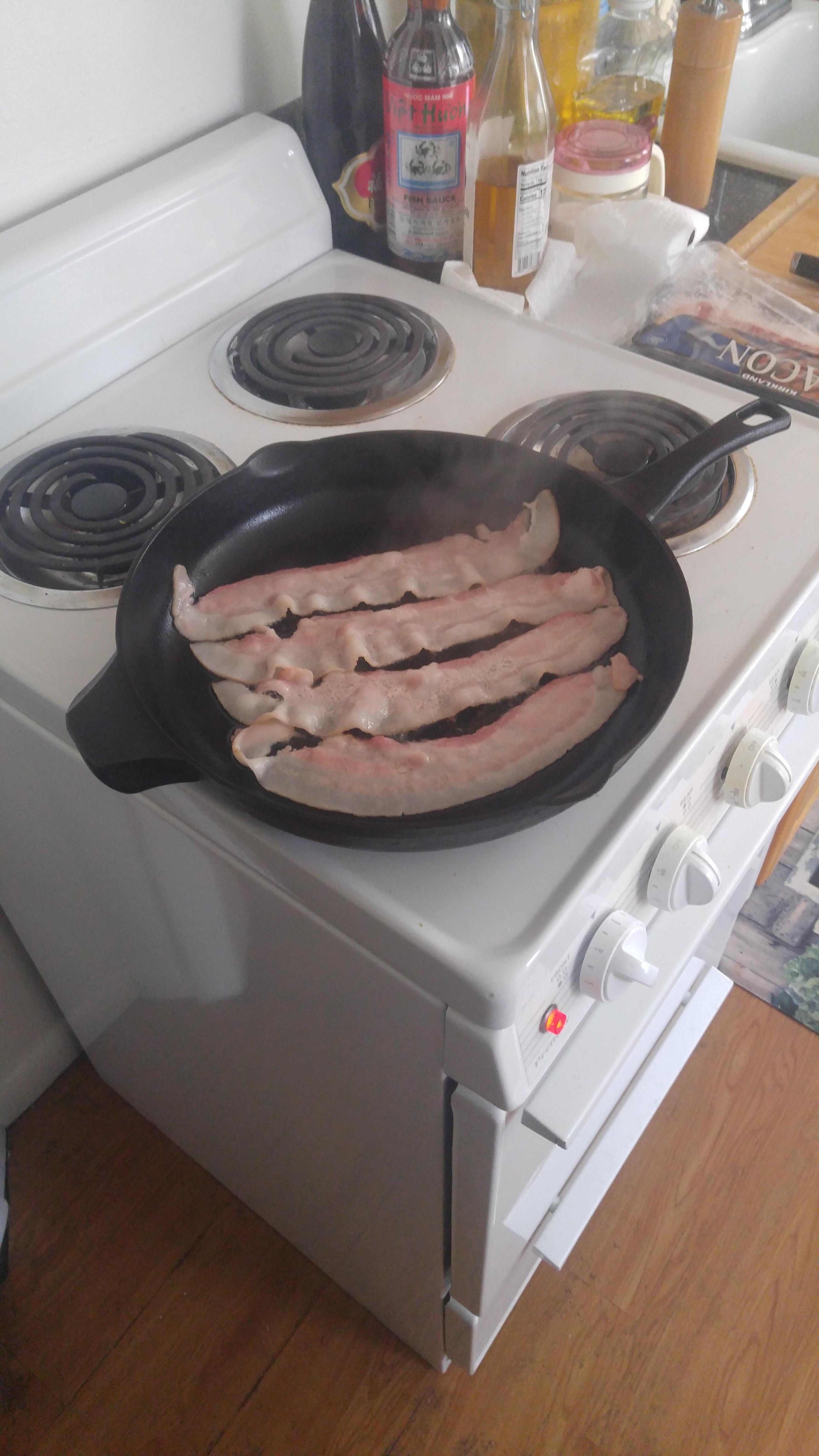 My First Iron. My First Apartment. First Bacon r/castiron