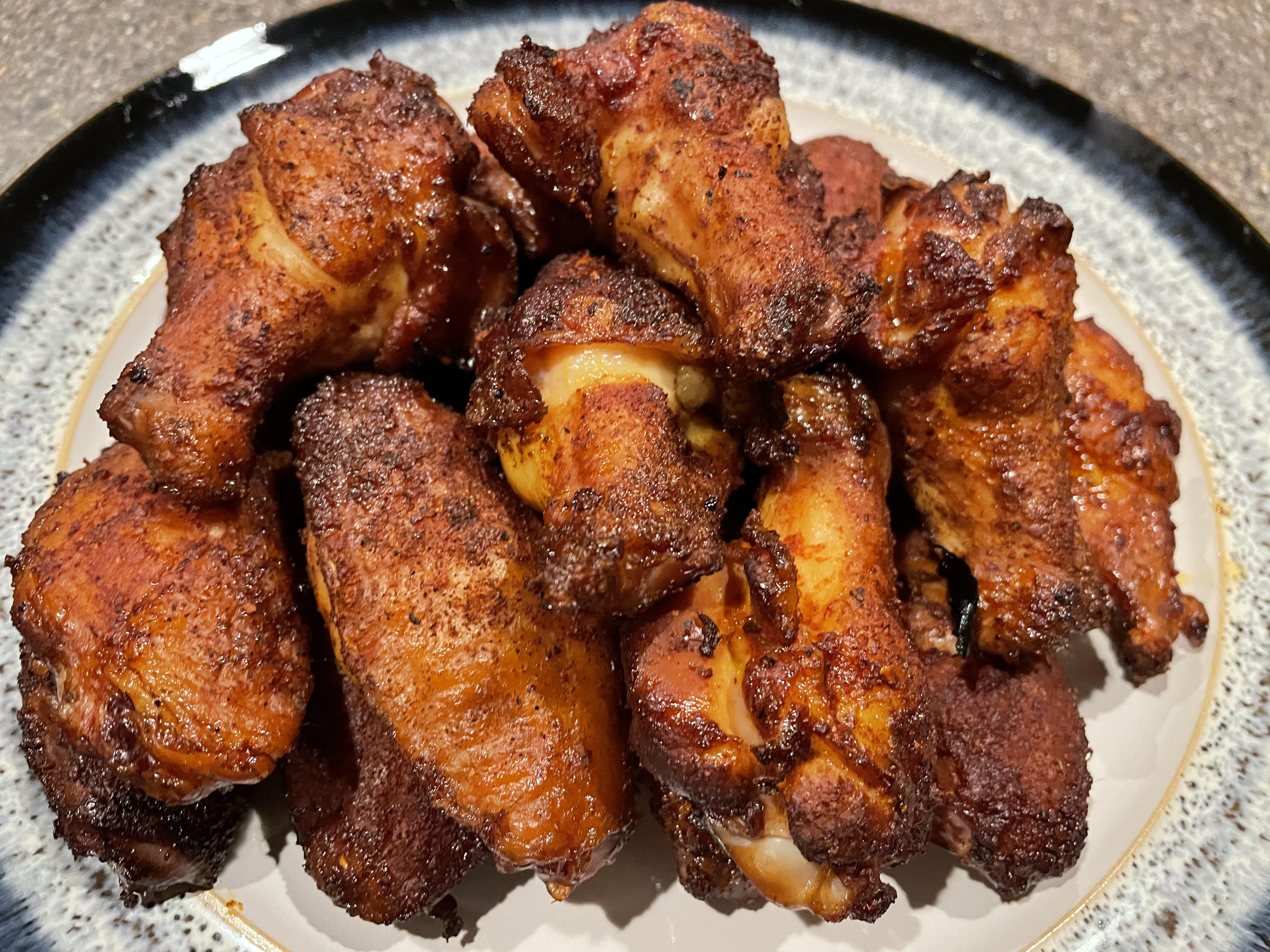 Crispy, smoked chicken wings. Better than any chain branch. r/FoodPorn