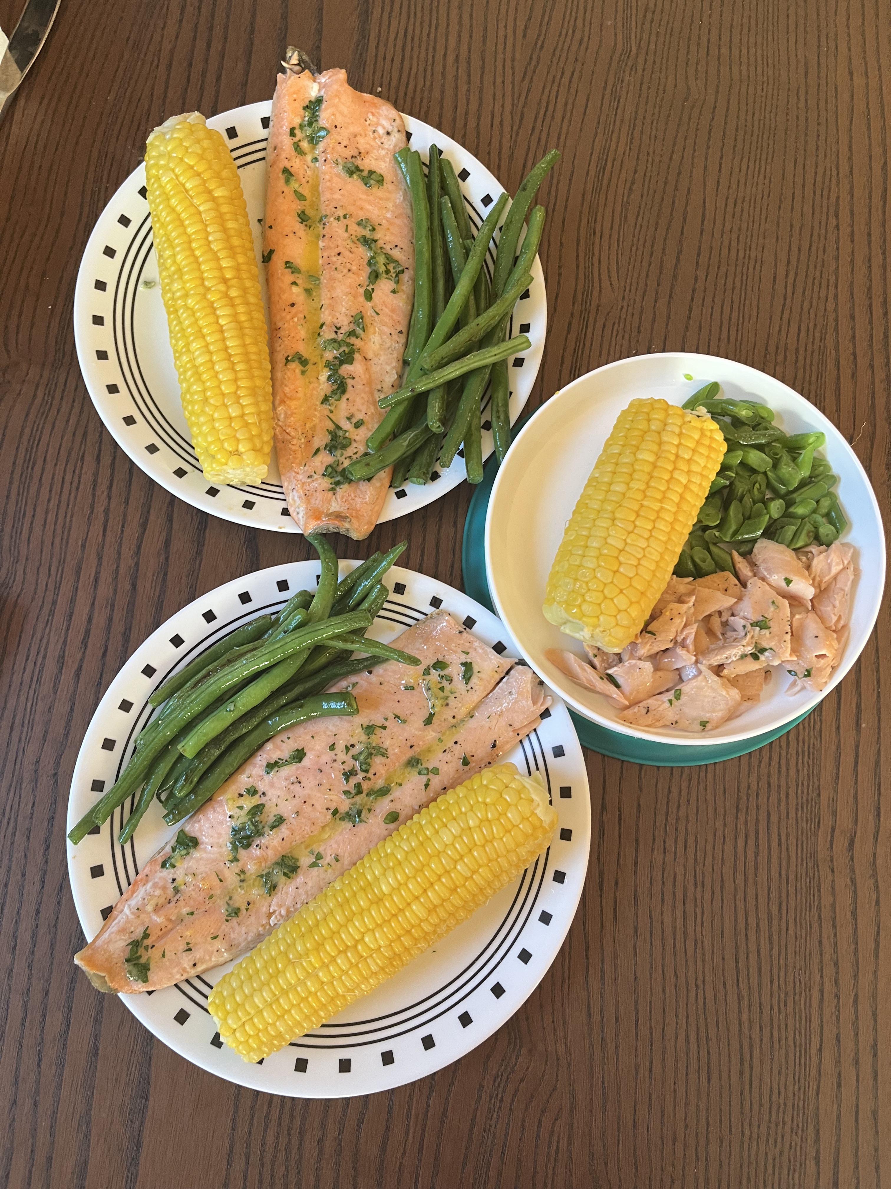 [Homemade] Tilapia with lemon herb butter, sautéed green beans, and