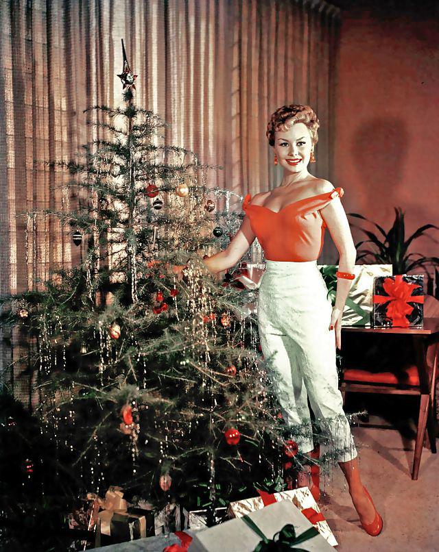 The 1960's when you dressed to match your Xmas tree r/OldSchoolCool