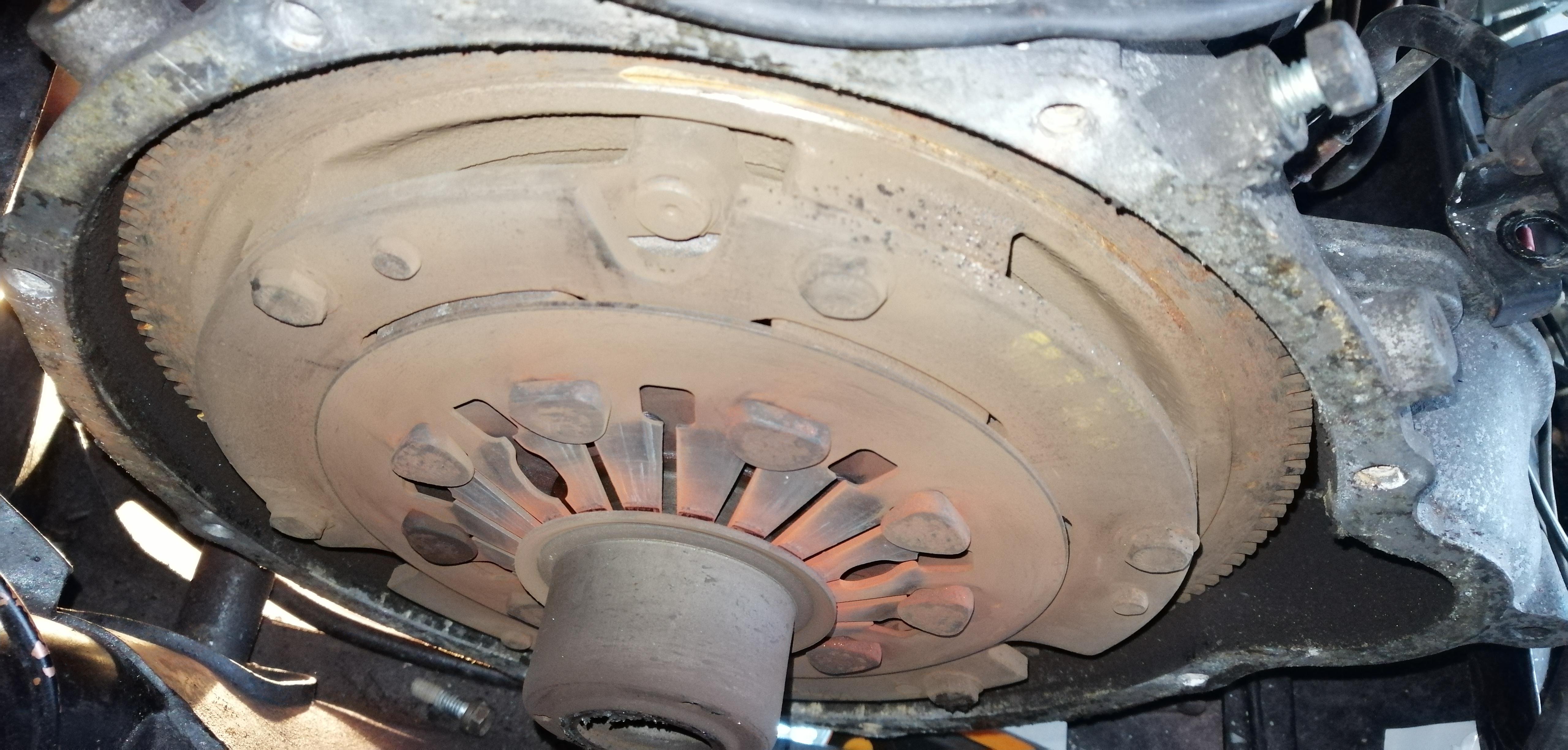 Is it normal for a mini clutch to look like that? r/classicminis