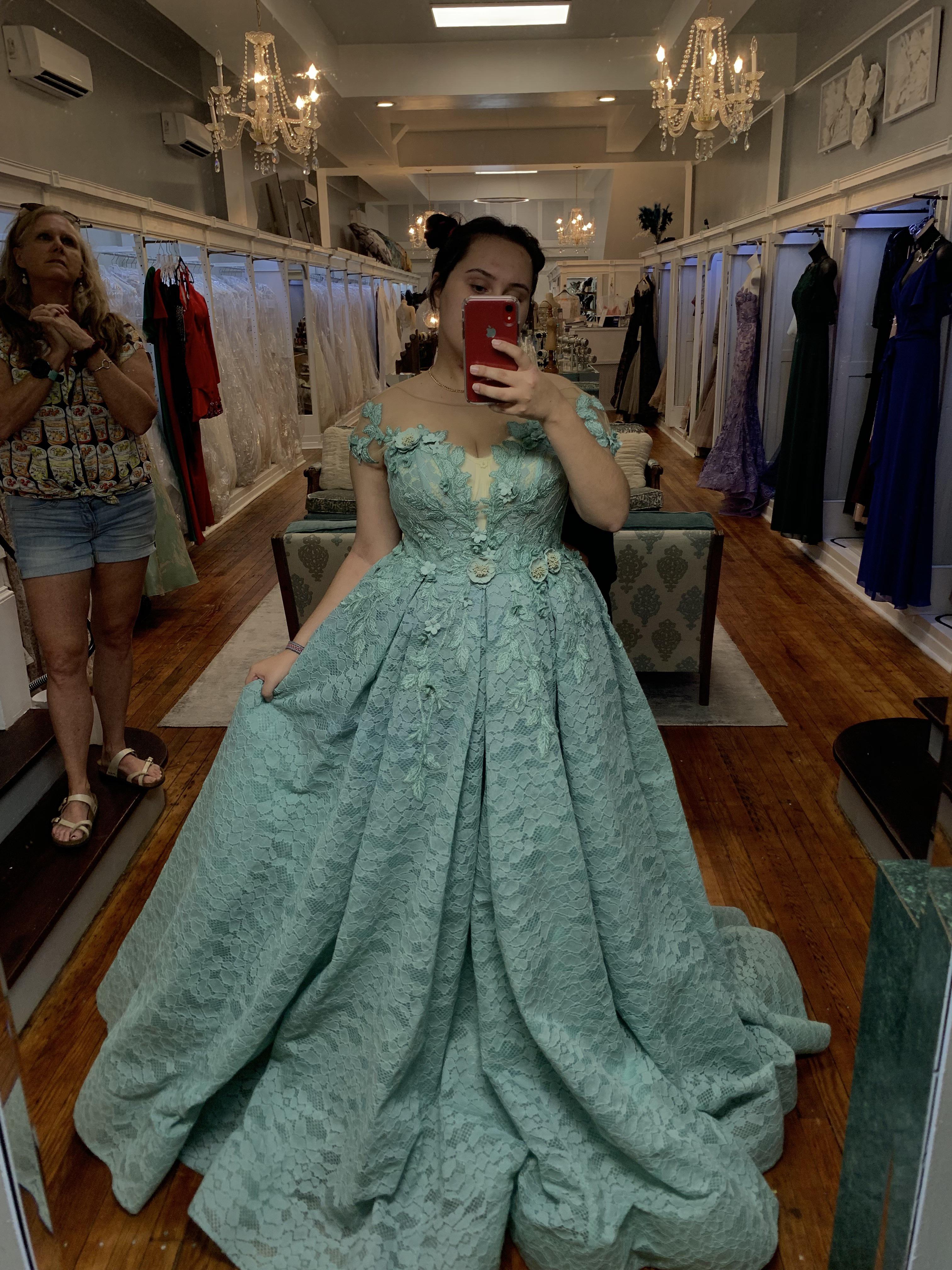hey y’all, i just got my prom dress, kinda wanna show it off a little