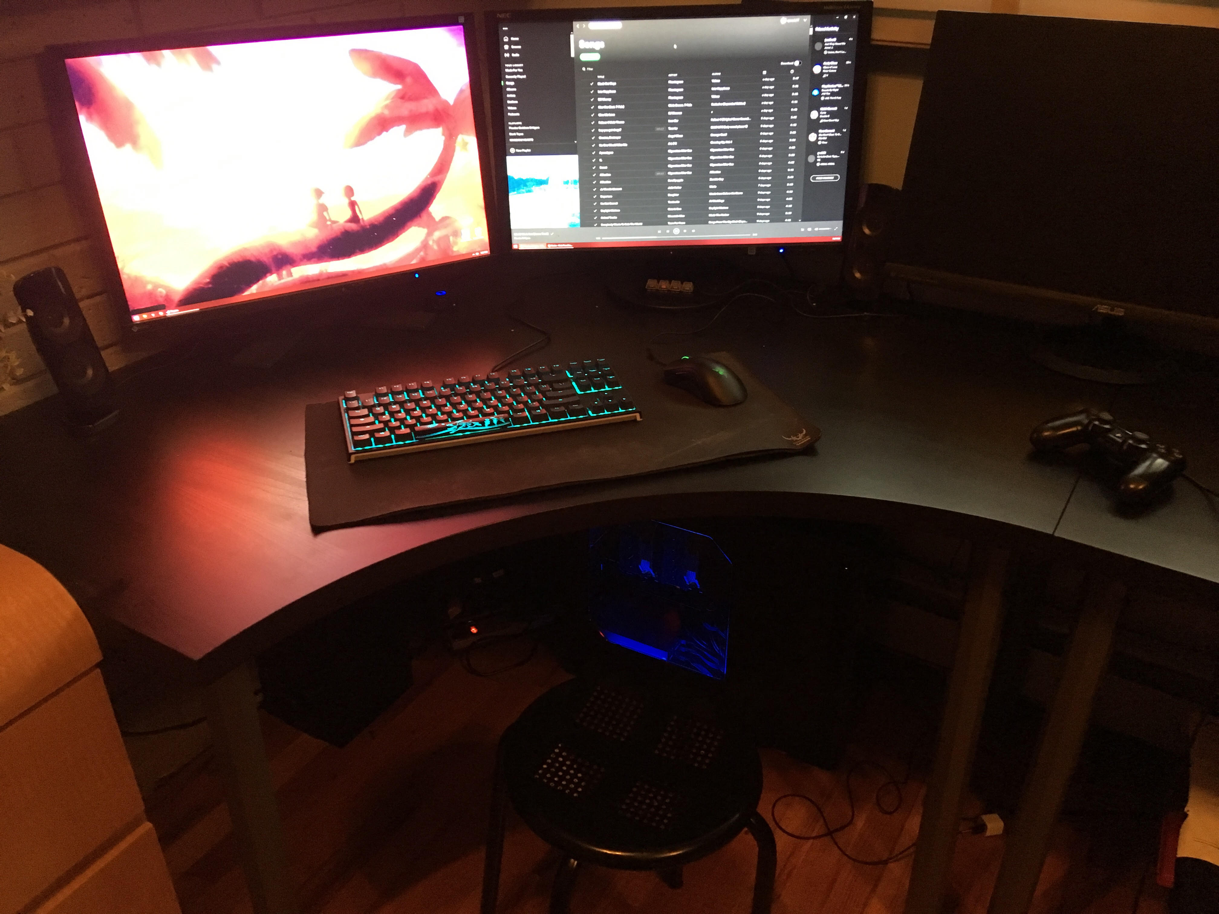 Is there a Mouse Pad for a curved corner desk? r/MouseReview