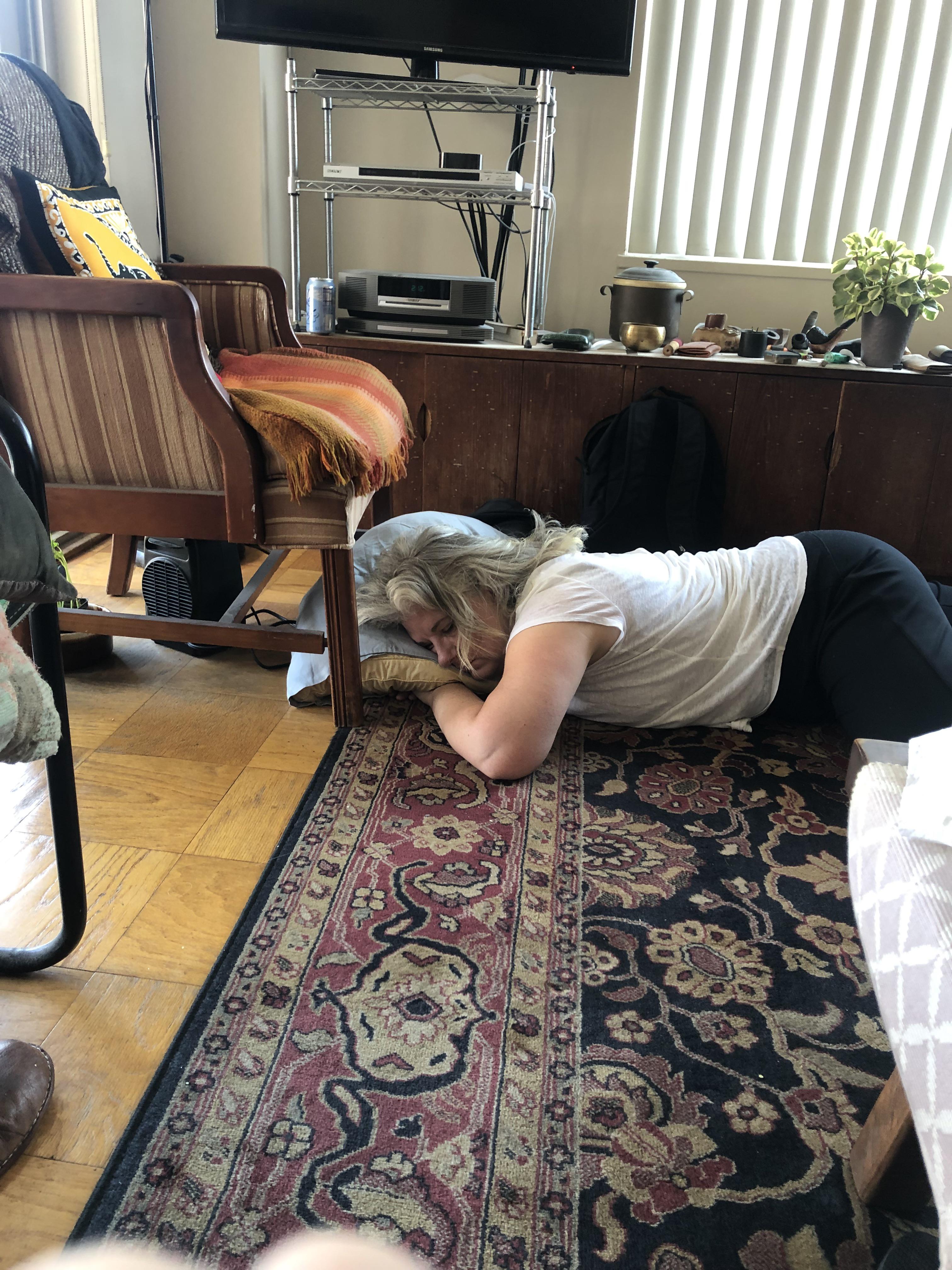My mom fucking passed out : teenagers