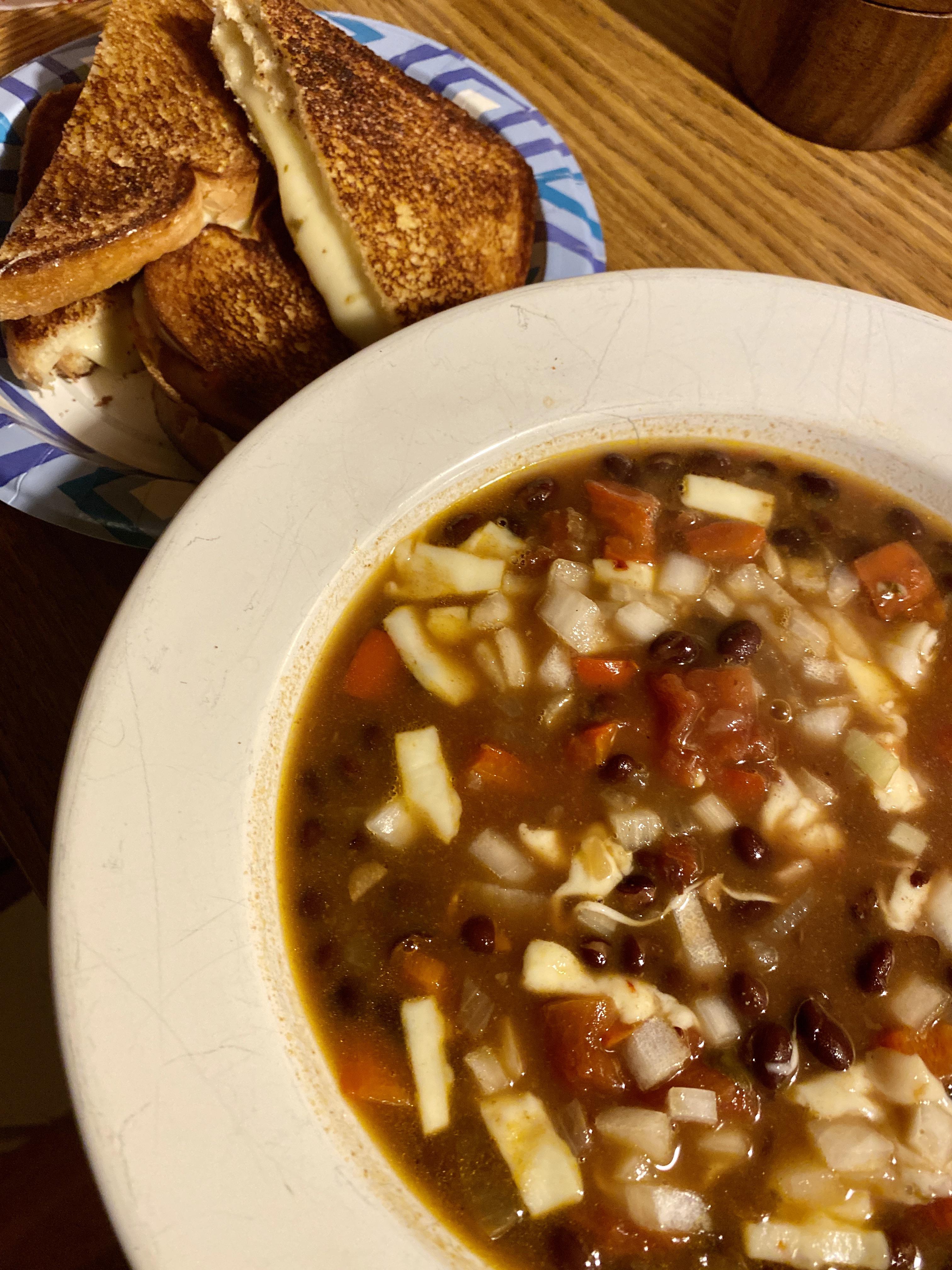 [HOMEMADE] Black Bean Soup & Pepper Jack Grilled Cheese r/food