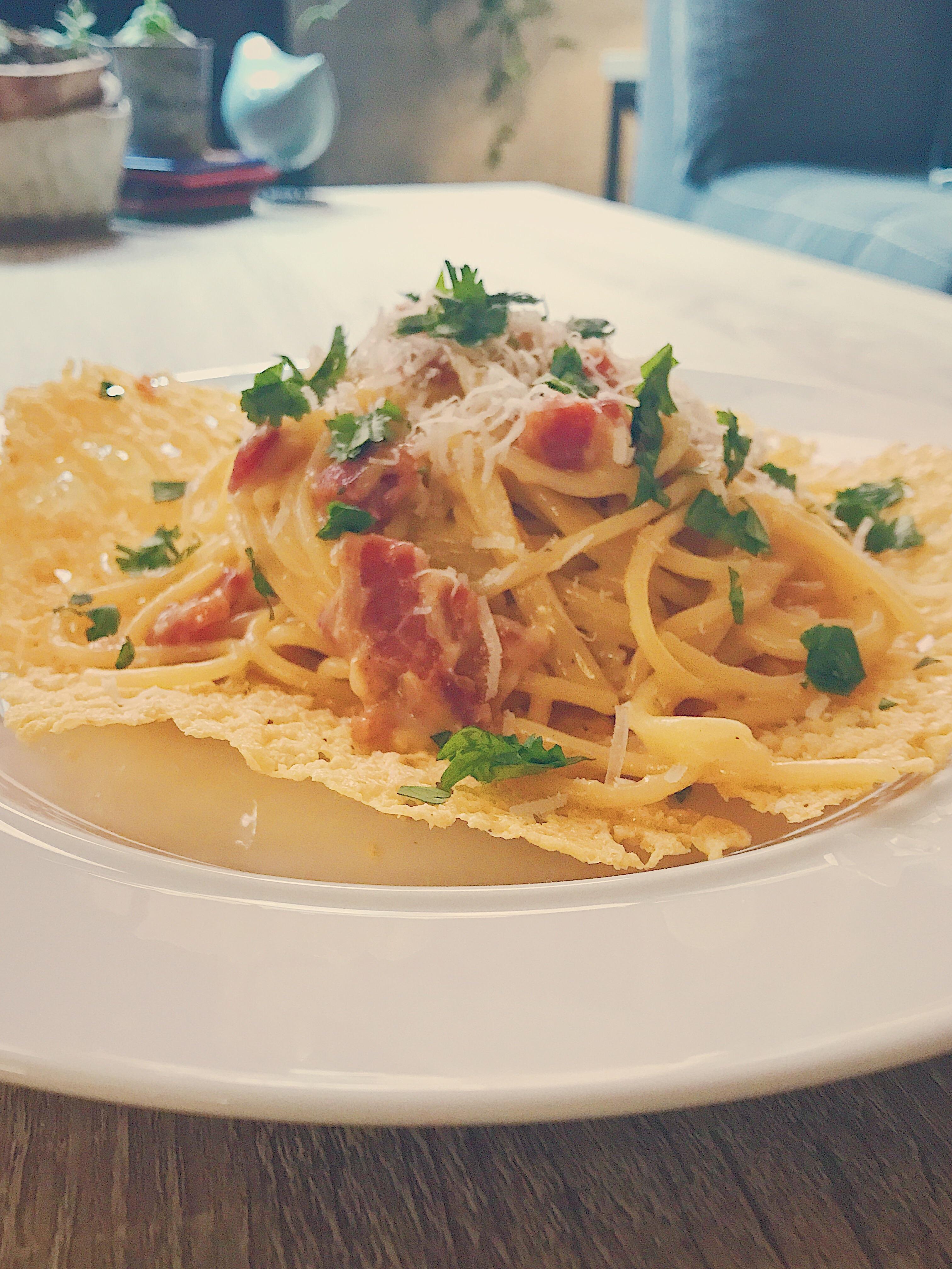 [Homemade] Spaghetti alla Carbonara on a Parmesan Crisp r/food