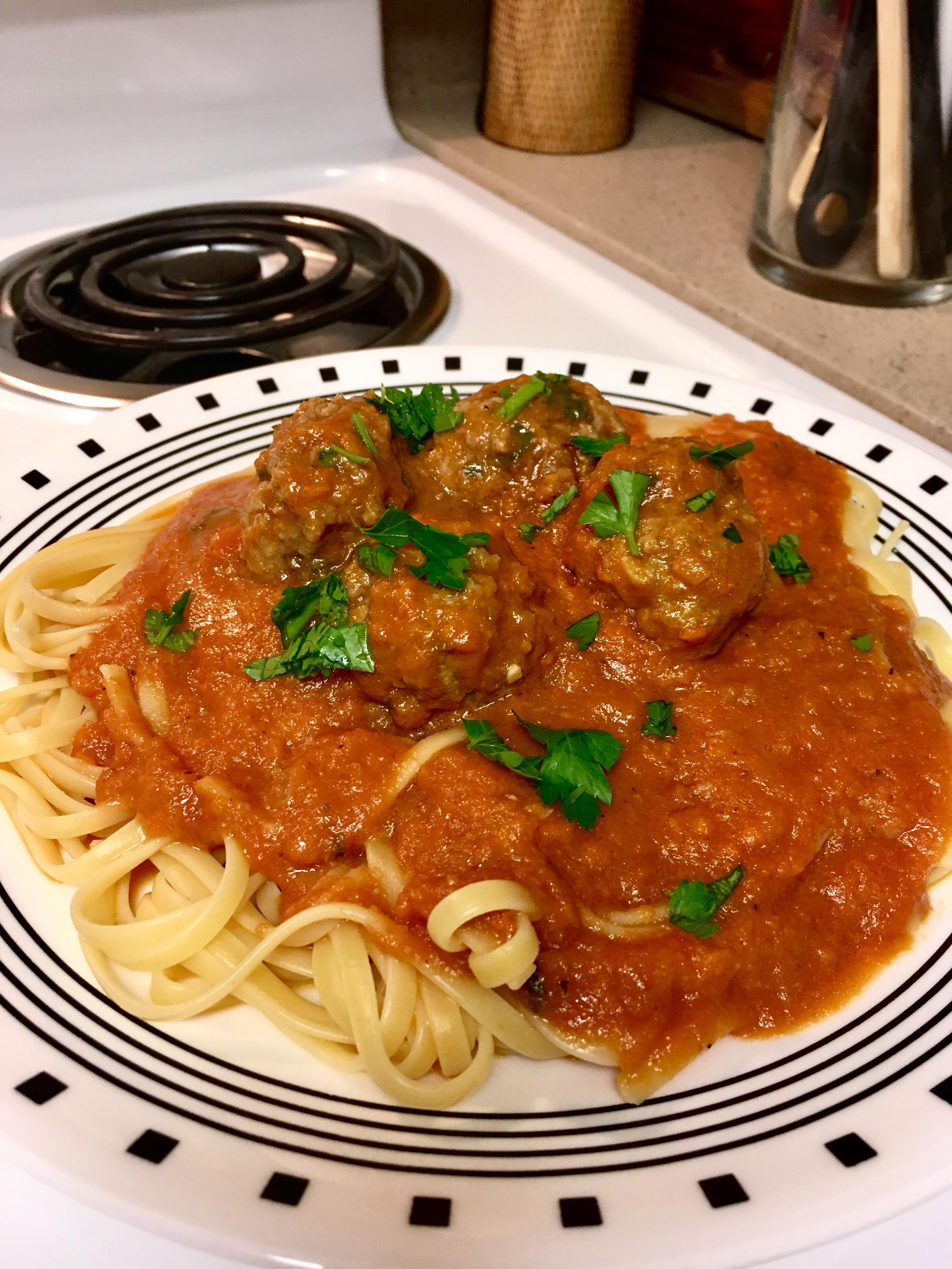 [Homemade] Marinara sauce and fennel meatballs on linguine r/food