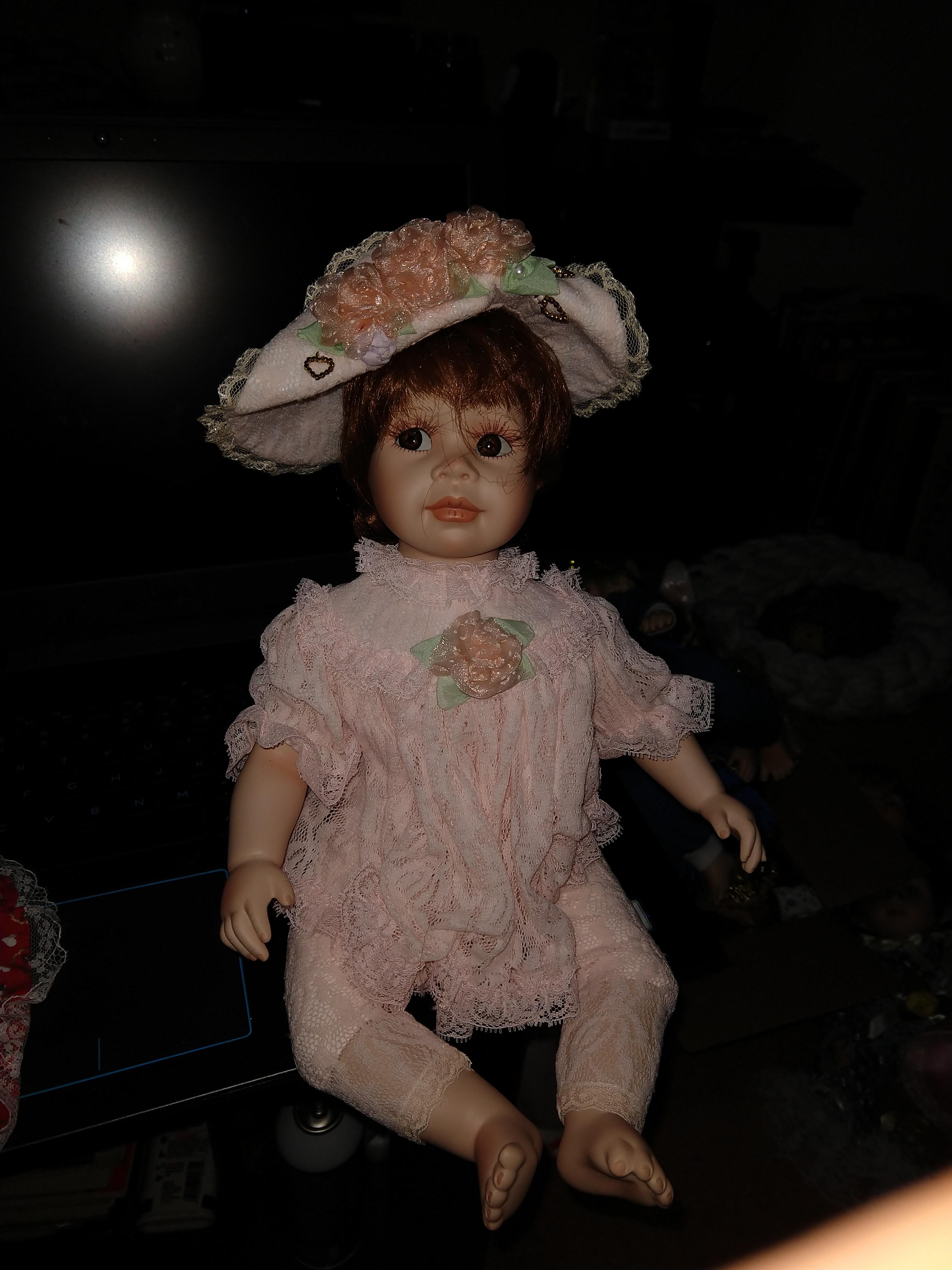 Emily 1997 hamilton collection. Very pretty eyes but wonder what shes