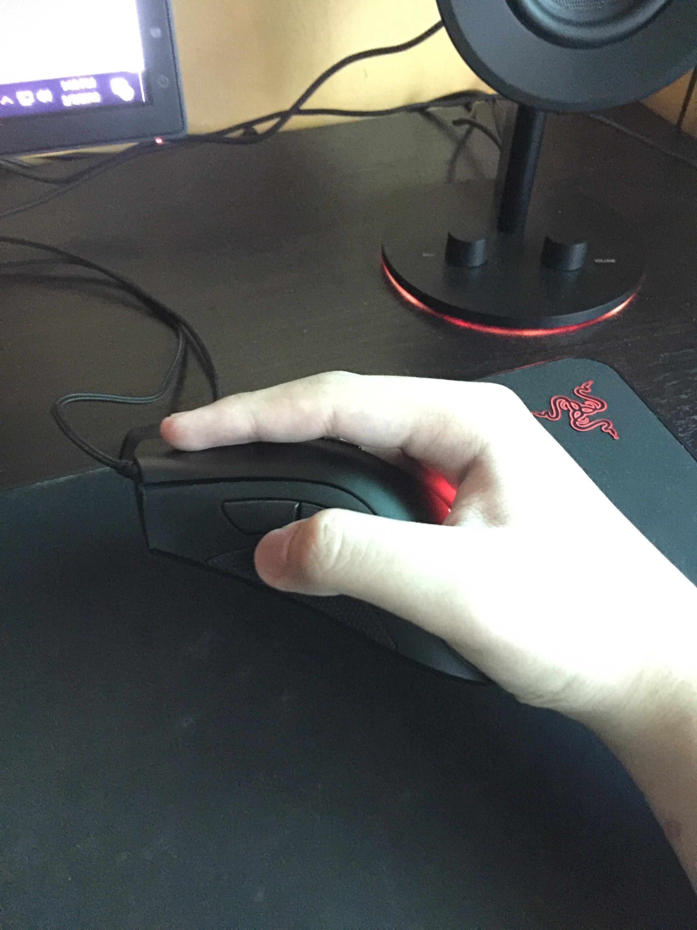 I can’t figure out what mouse grip I have. The back of my palm touches