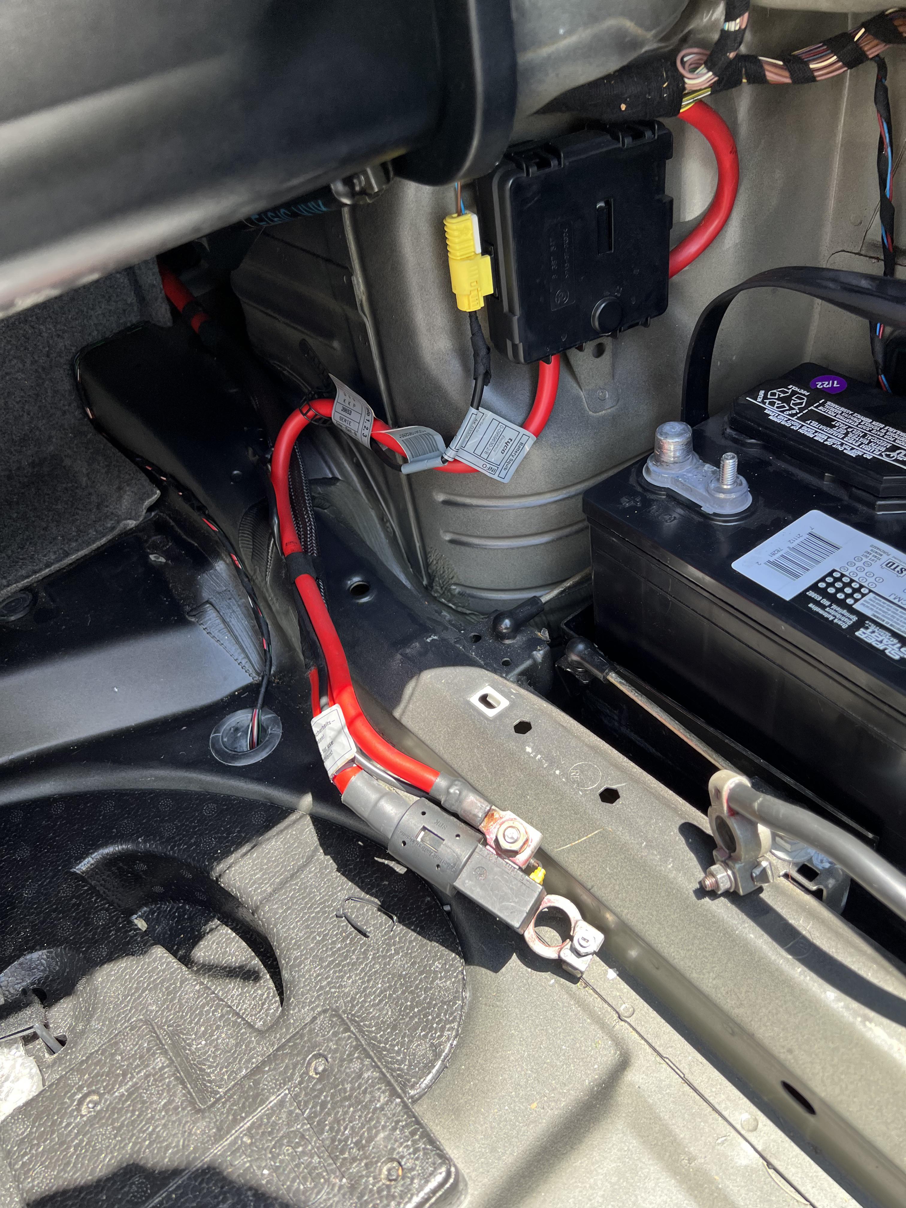 trying to replace my battery, but when connecting negative terminal i’m